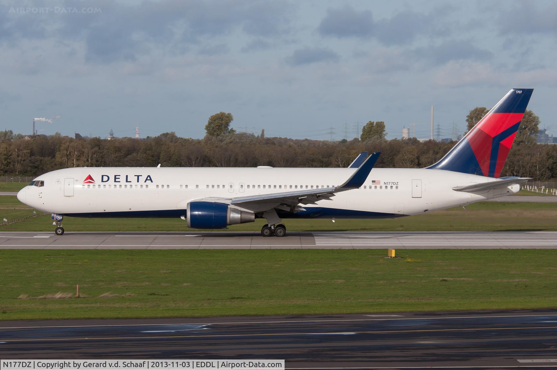 N177DZ, 1999 Boeing 767-332 C/N 29698, Düsseldorf, November 2013