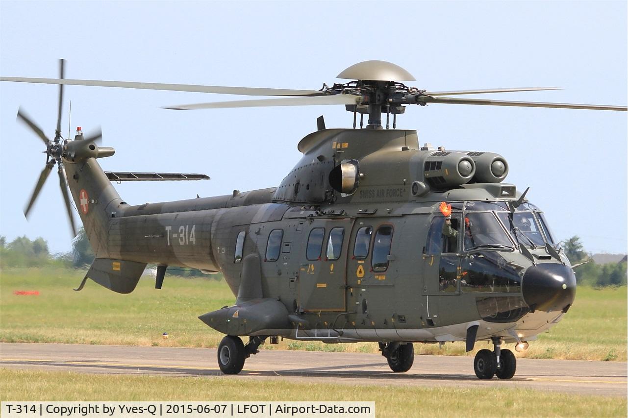 T-314, 1991 Aerospatiale TH89 Super Puma (AS-332M1) C/N 2328, Swiss Air Force Aerospatiale TH89 Super Puma, Taxiing after flying display, Tours Air Base 705 (LFOT-TUF) Air show 2015
