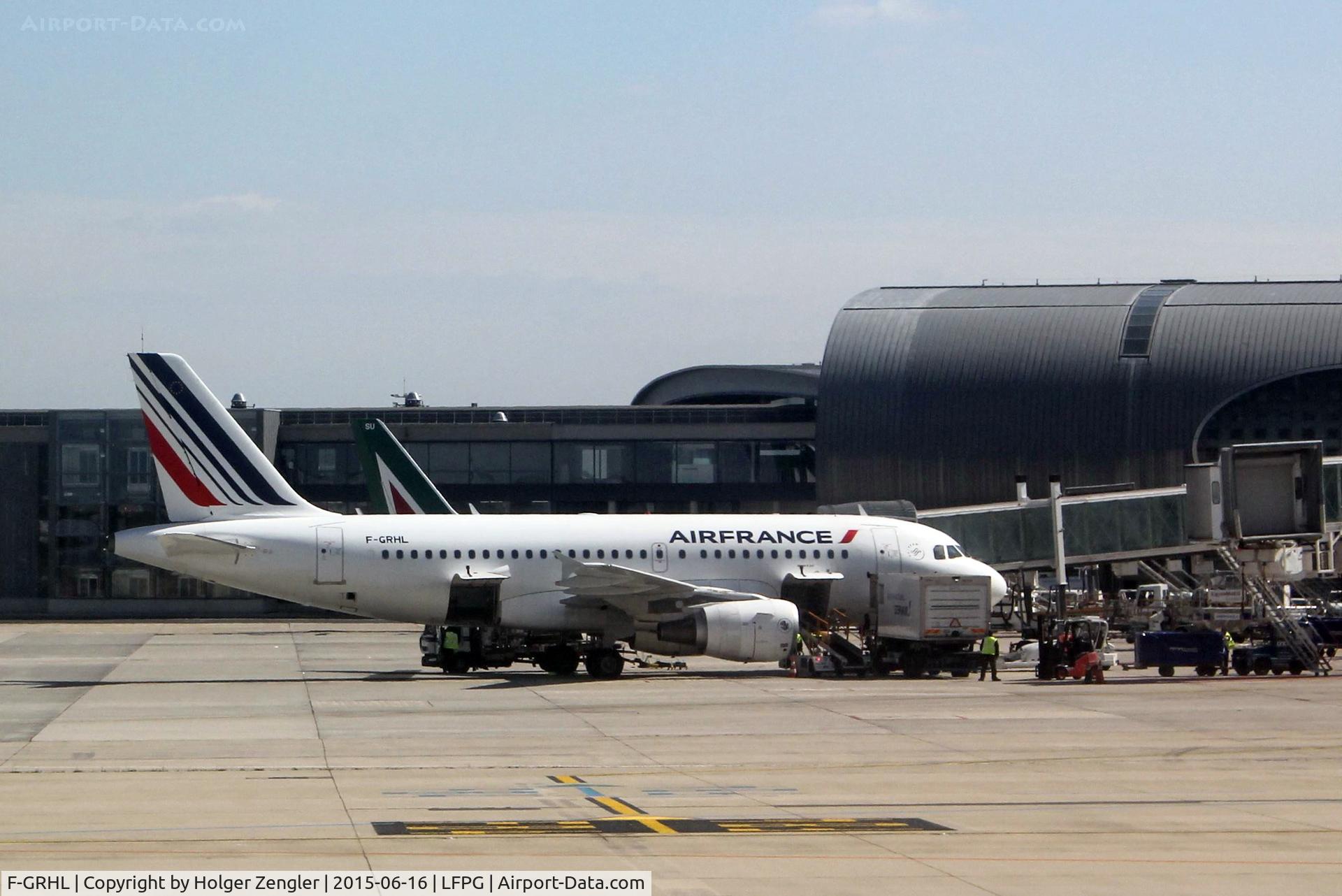 F-GRHL, 2000 Airbus A319-111 C/N 1201, View to terminal 2....