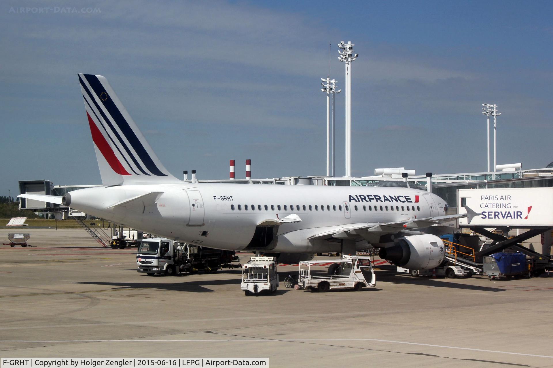 F-GRHT, 2001 Airbus A319-111 C/N 1449, Business as usual at terminal 2....