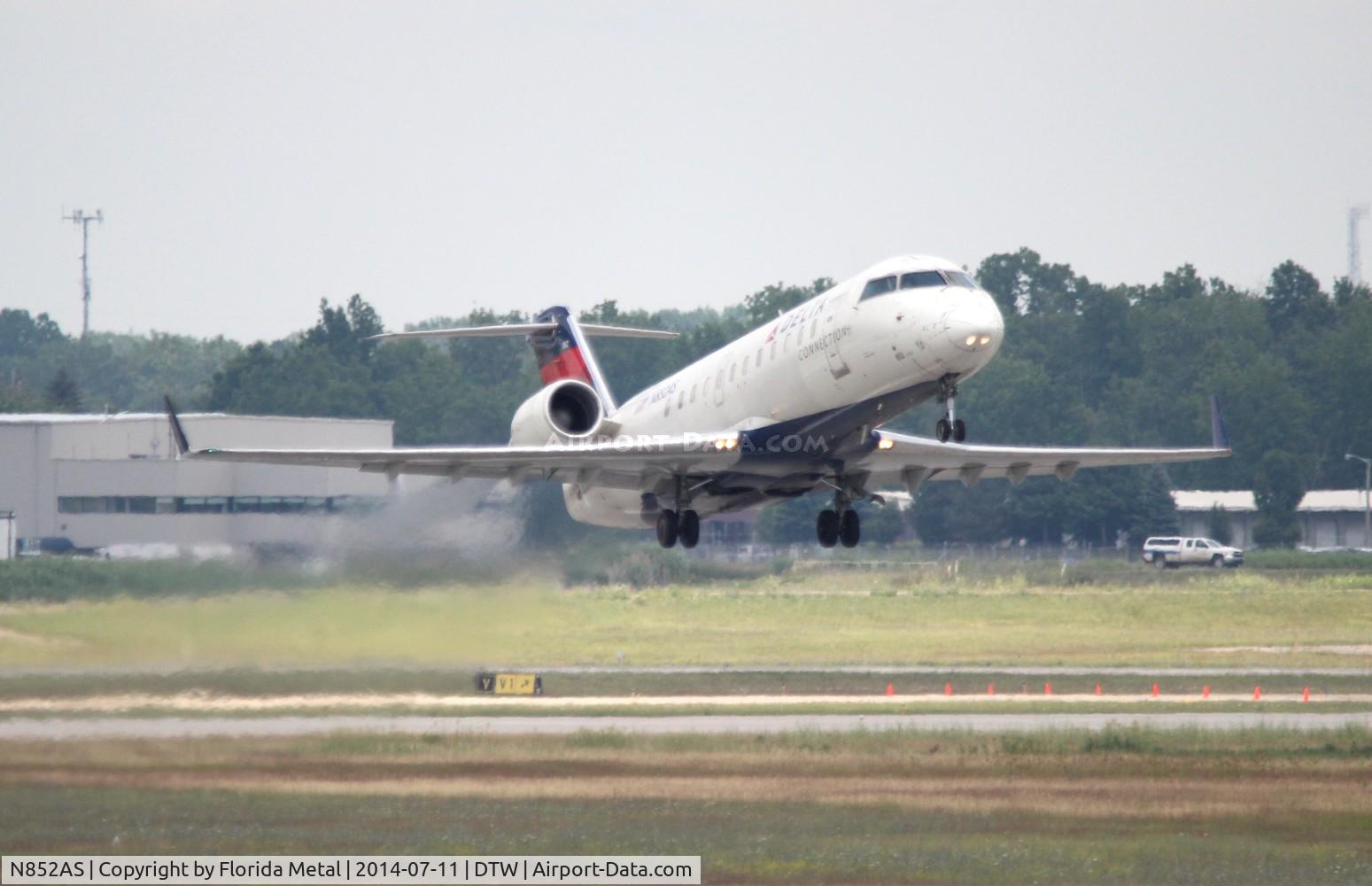N852AS, 2000 Bombardier CRJ-200ER (CL-600-2B19) C/N 7369, Delta CRJ