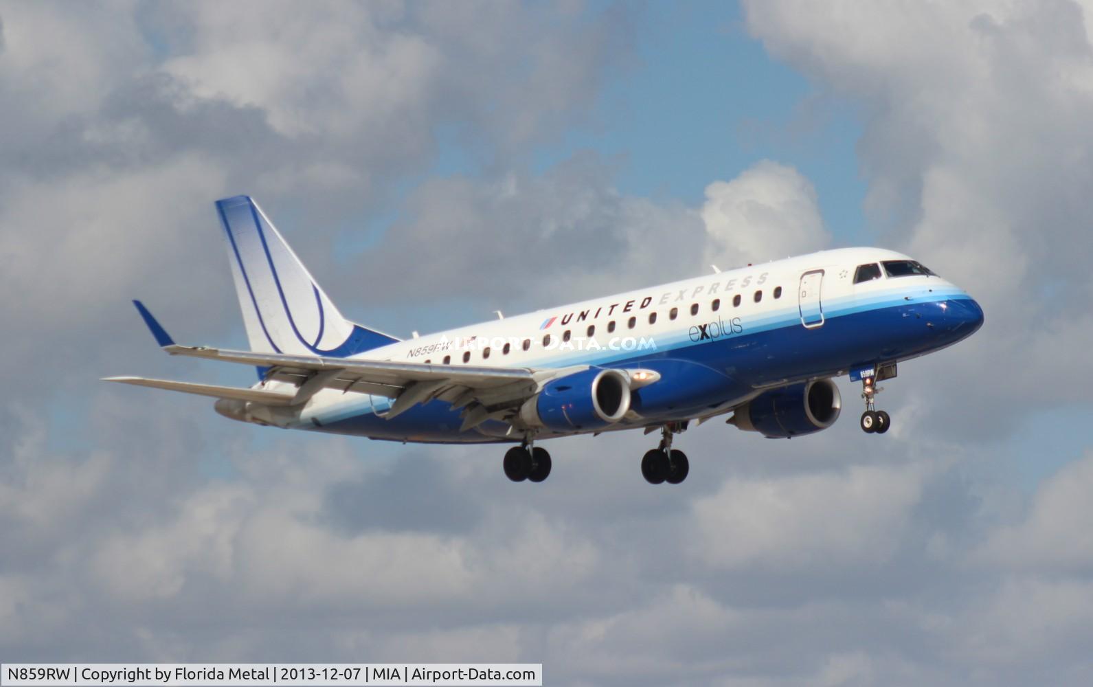 N859RW, 2005 Embraer 170SE (ERJ-170-100SE) C/N 17000082, United Express