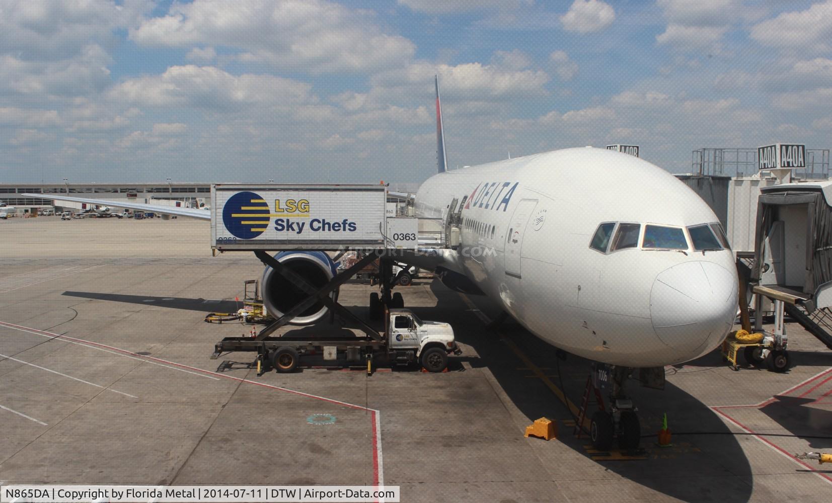 N865DA, 1999 Boeing 777-232 C/N 29737, Delta