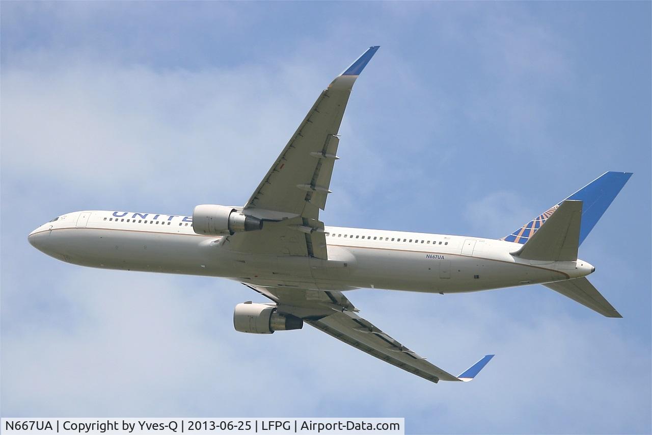 N667UA, 1998 Boeing 767-322 C/N 29239, Boeing 767-322, Take-off Rwy 27L, Roissy Charles De Gaulle Airport (LFPG-CDG)