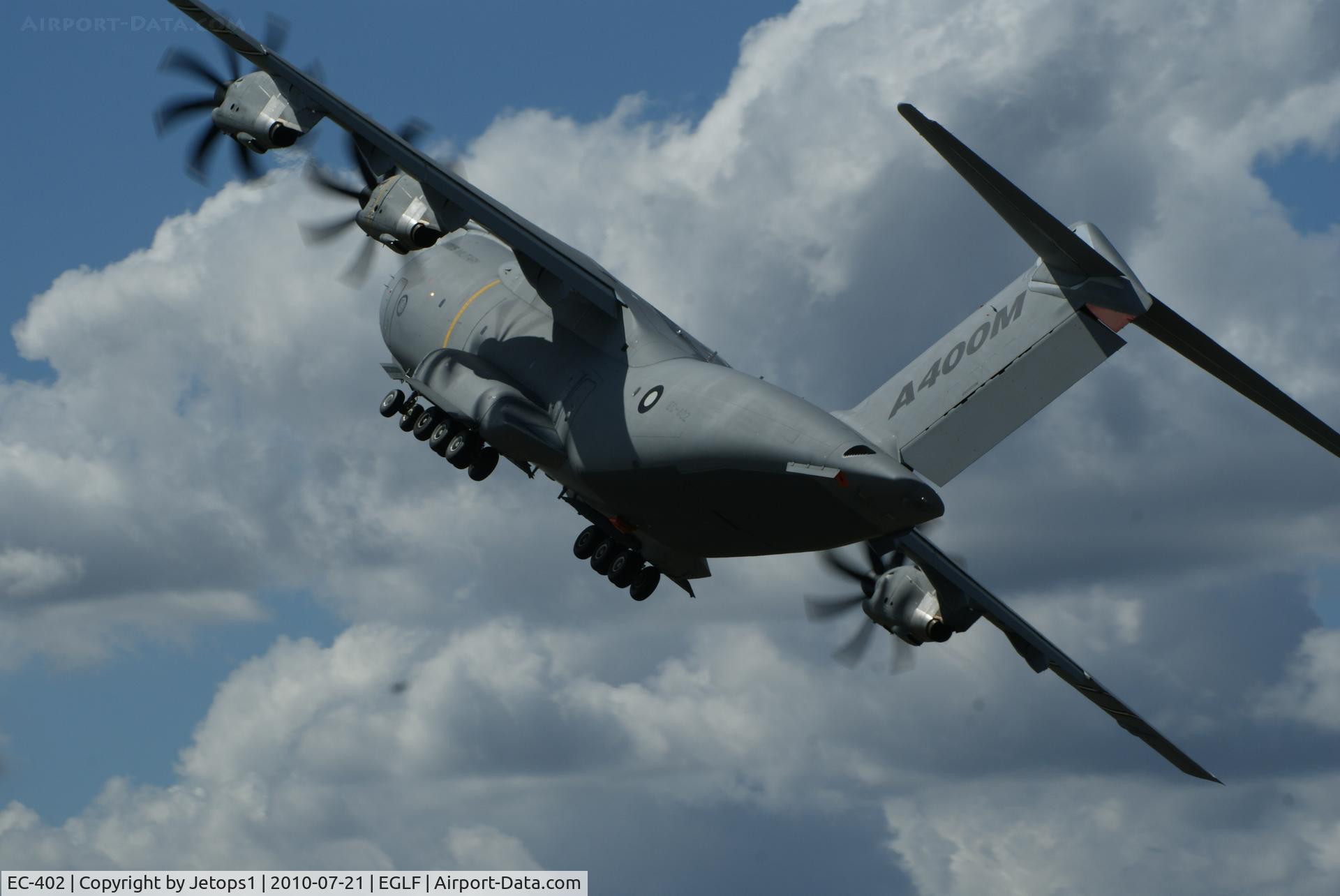 EC-402, 2010 Airbus A400M Atlas C/N 002, A400M turning