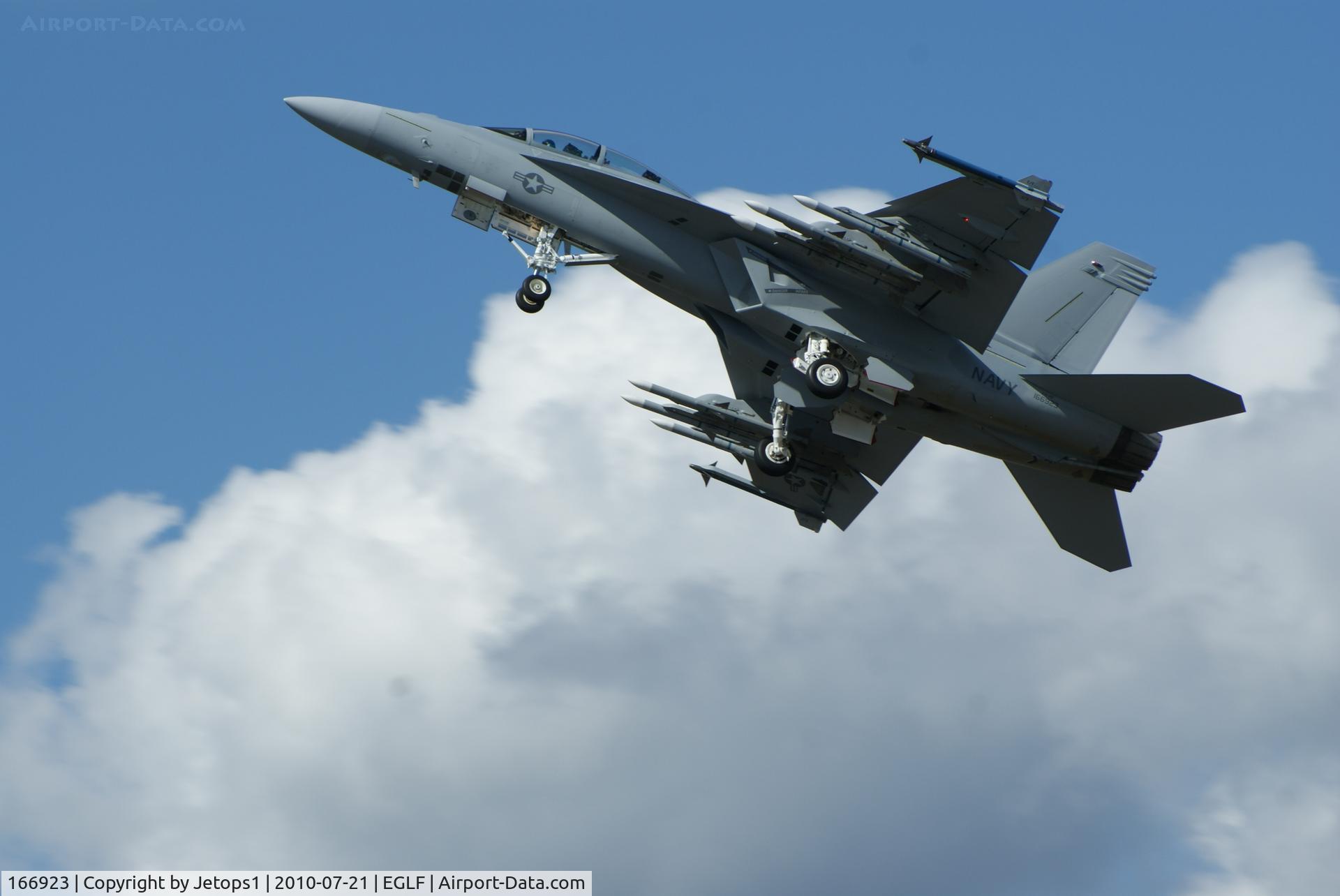 166923, Boeing F/A-18F Super Hornet C/N F231, F18 Departing Fboro