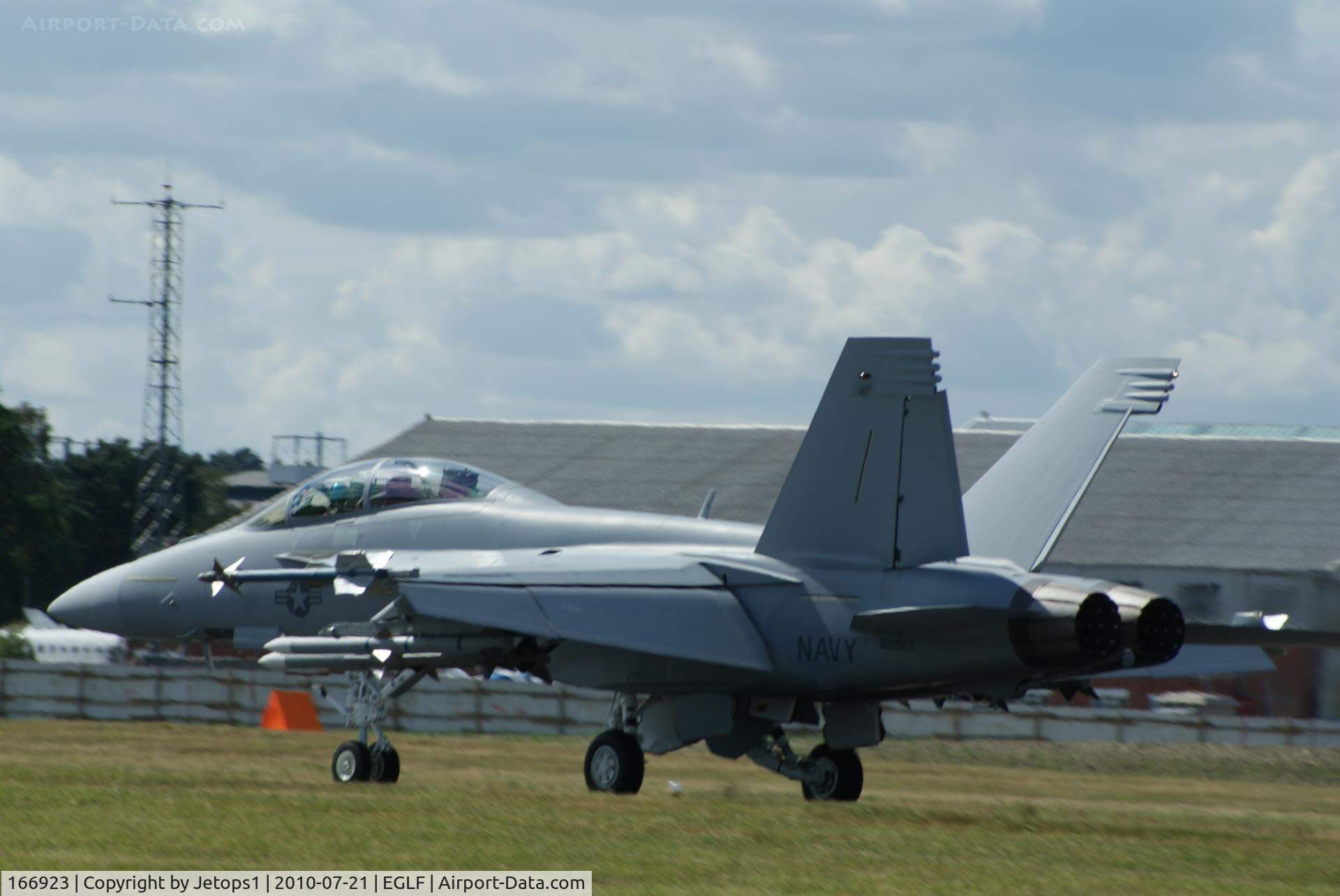 166923, Boeing F/A-18F Super Hornet C/N F231, Landing after display