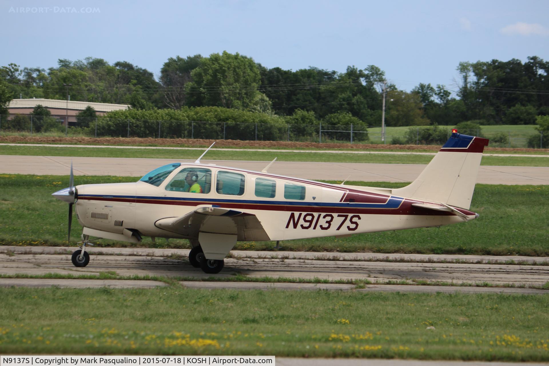 N9137S, 1976 Beech A36 Bonanza 36 C/N E-820, Beech A36