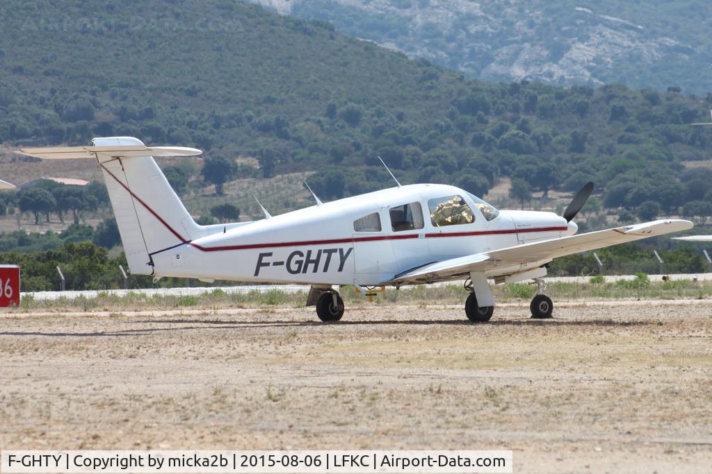 F-GHTY, Piper PA-28RT-201 Arrow IV C/N 28R8118013, Parked
