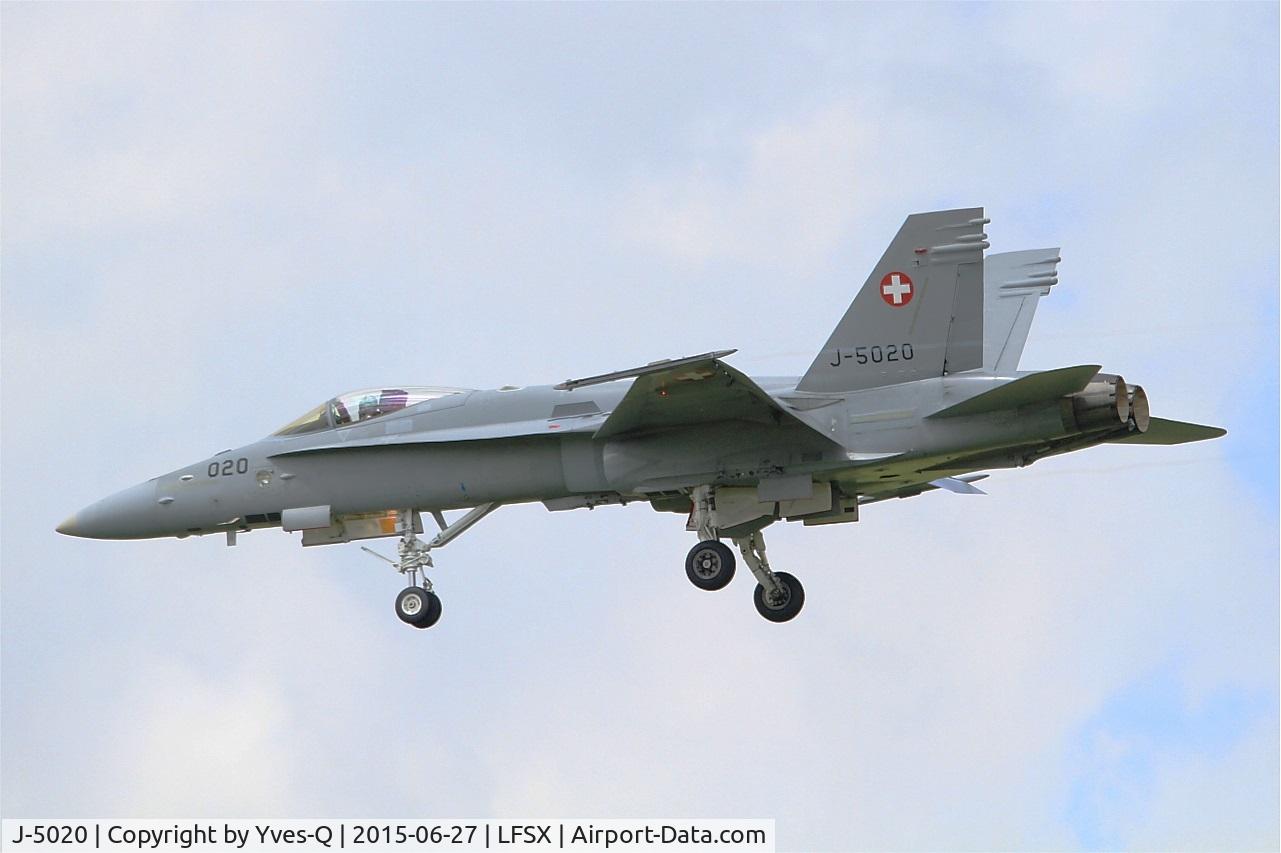 J-5020, McDonnell Douglas F/A-18C Hornet C/N 1369/SFC020, Swiss Air Force McDonnell Douglas FA-18C Hornet, Short approach rwy 29, Luxeuil-Saint Sauveur Air Base 116 (LFSX) Air show 2015