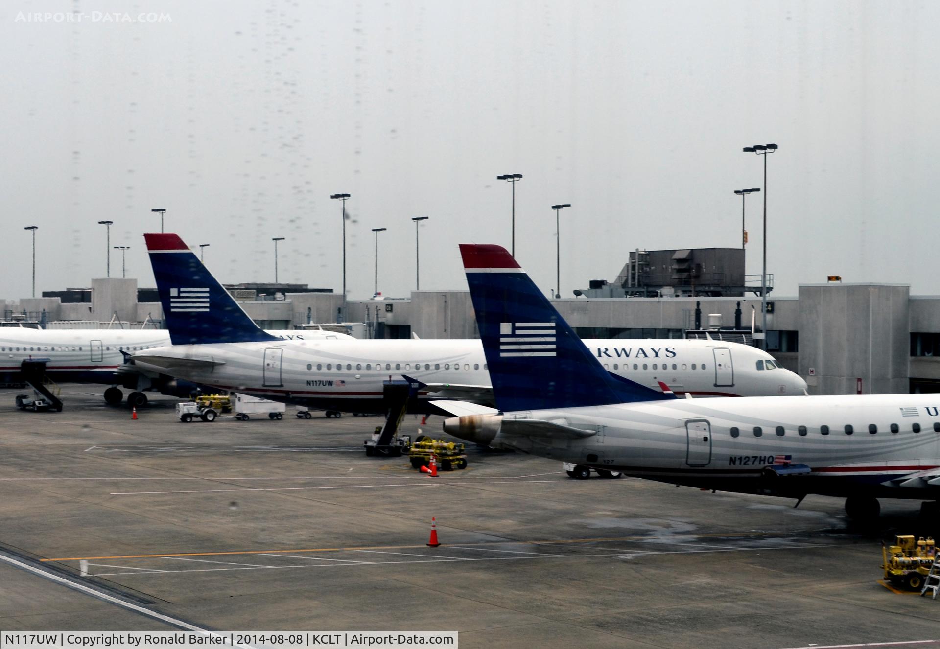 N117UW, 2000 Airbus A320-214 C/N 1224, At the gate CLT