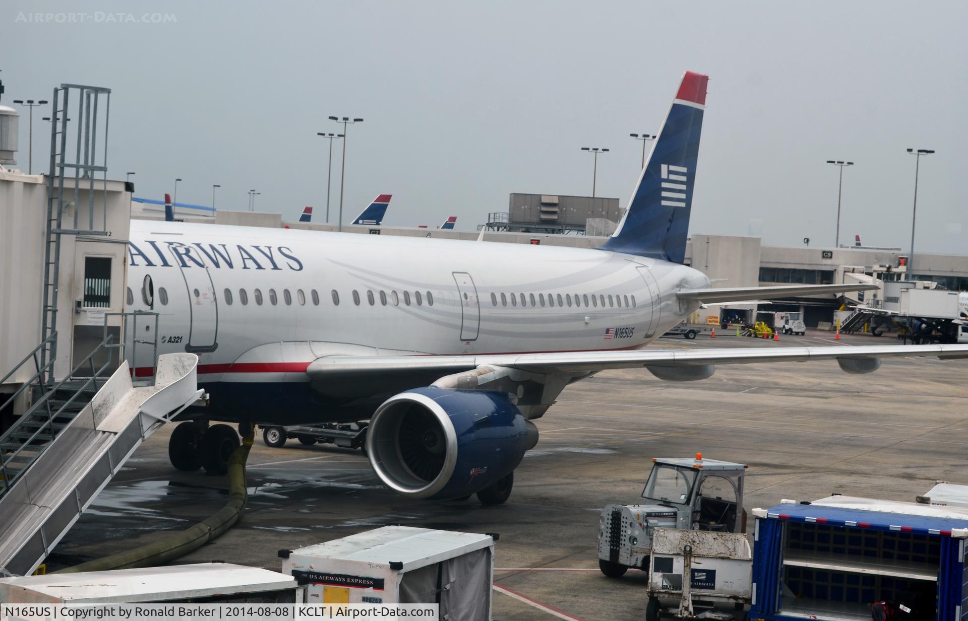 N165US, 2001 Airbus A321-211 C/N 1431, At the gate CLT
