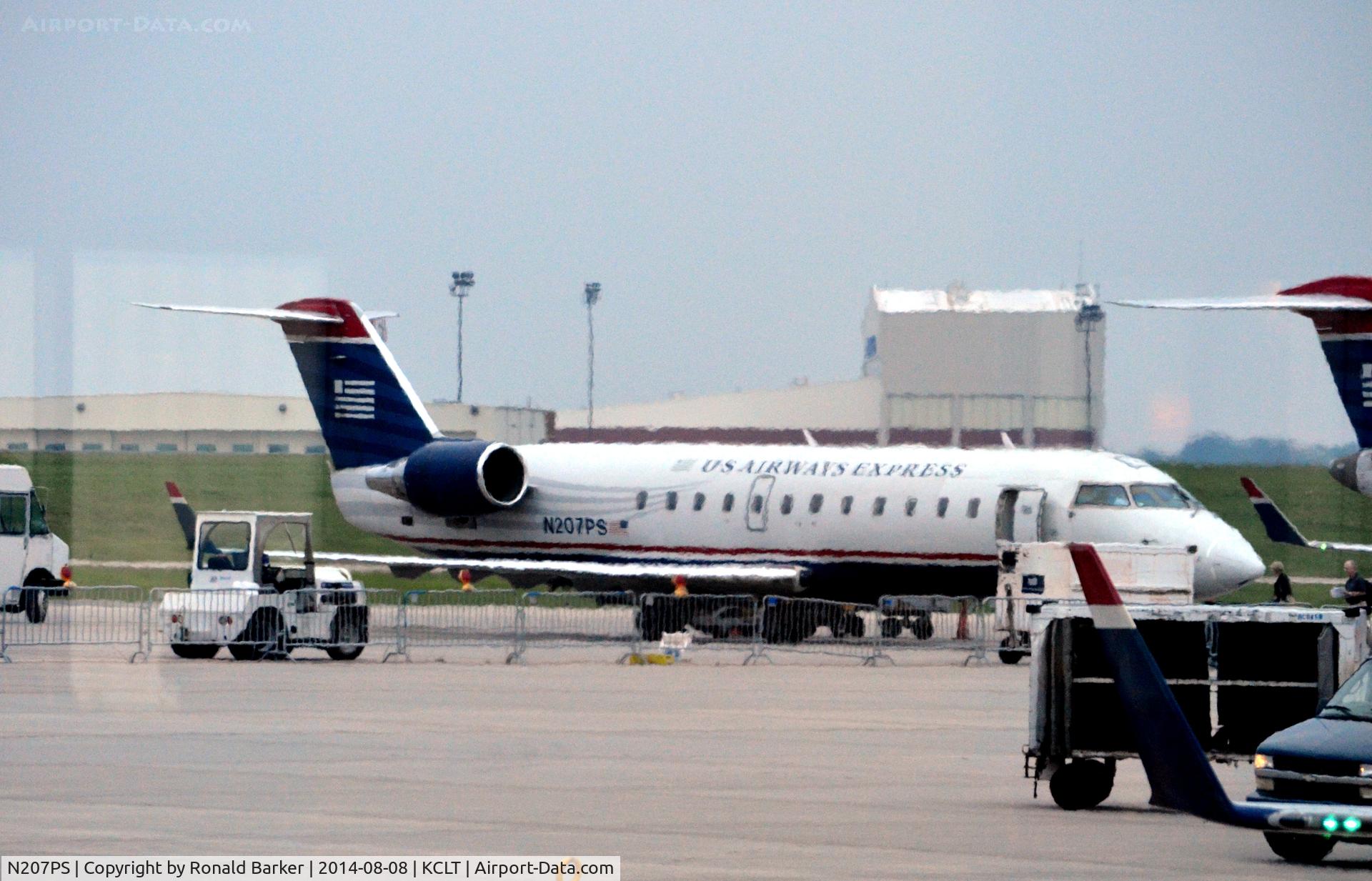 N207PS, 2003 Bombardier CRJ-200ER (CL-600-2B19) C/N 7873, A the gate CLT
