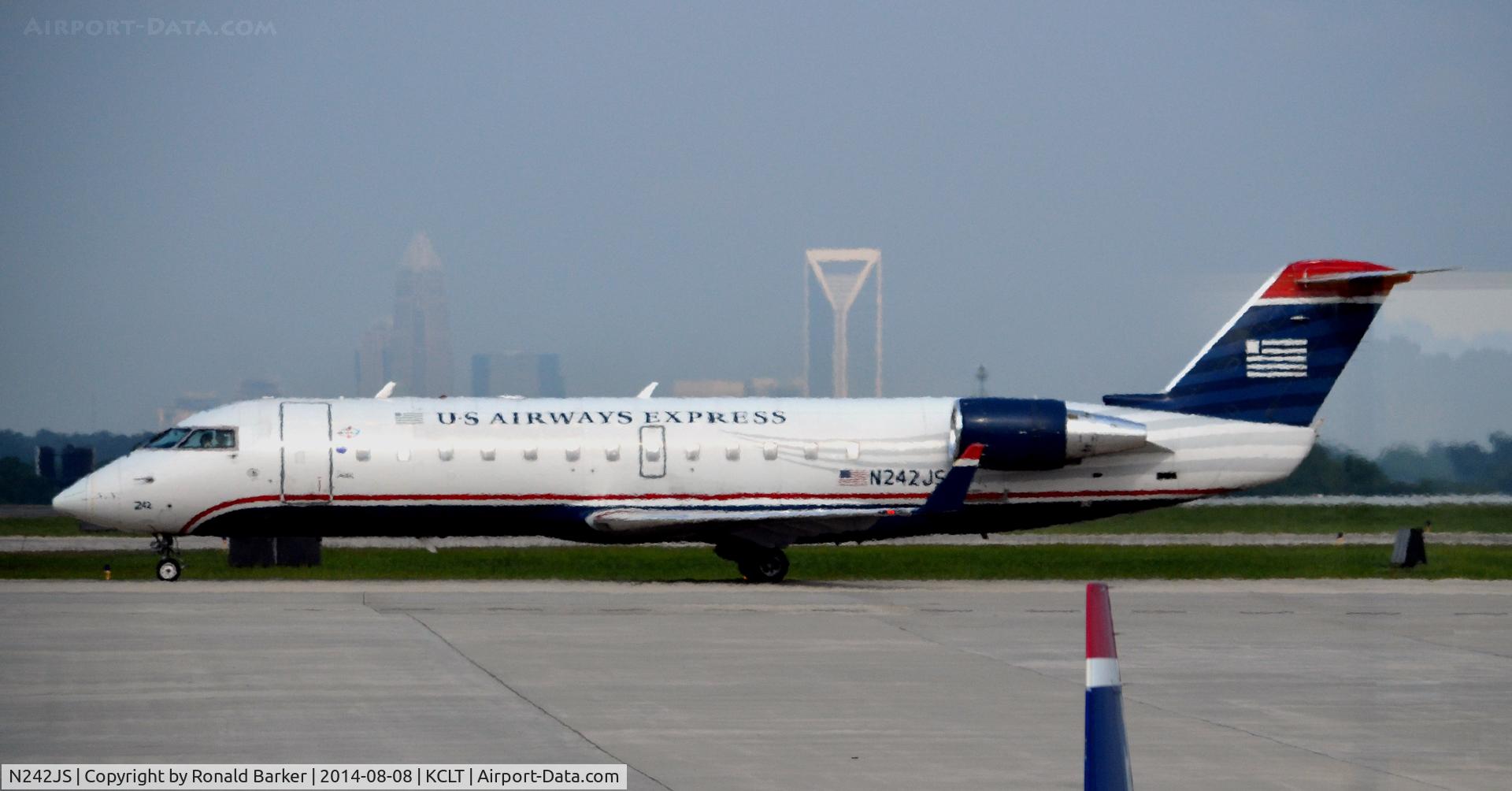 N242JS, 2004 Bombardier CRJ-200ER (CL-600-2B19) C/N 7911, Taxi CLT