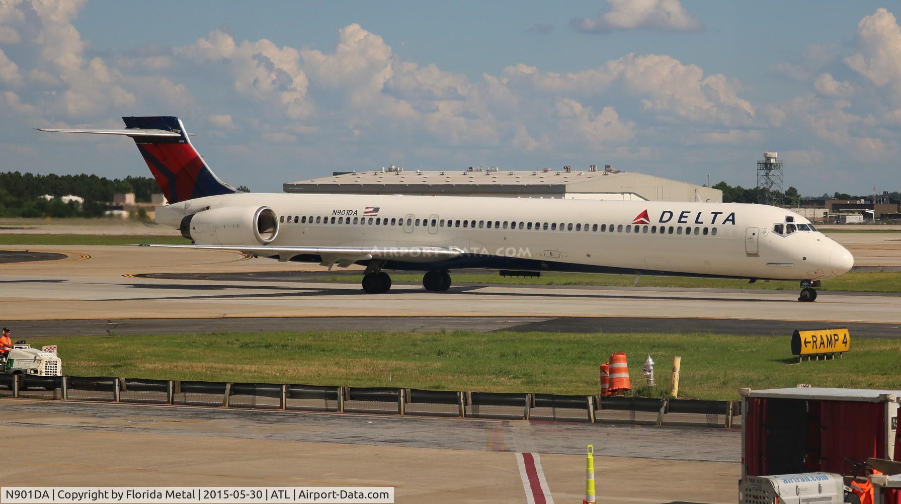 N901DA, 1995 McDonnell Douglas MD-90-30 C/N 53381, Delta