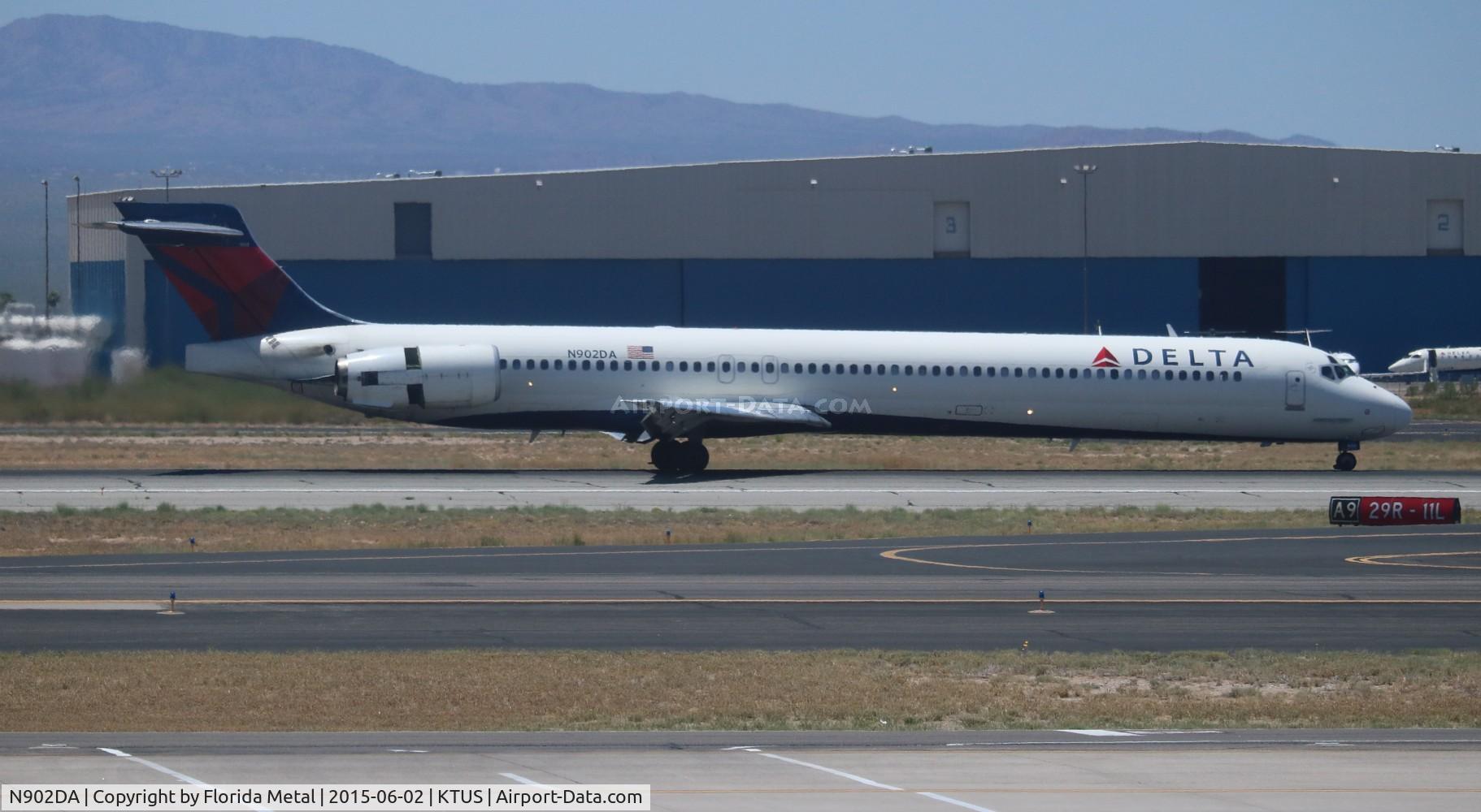 N902DA, 1994 McDonnell Douglas MD-90-30 C/N 53382, Delta