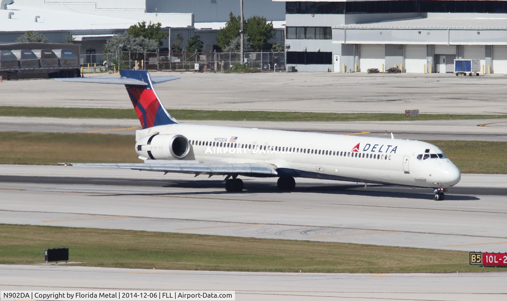N902DA, 1994 McDonnell Douglas MD-90-30 C/N 53382, Delta