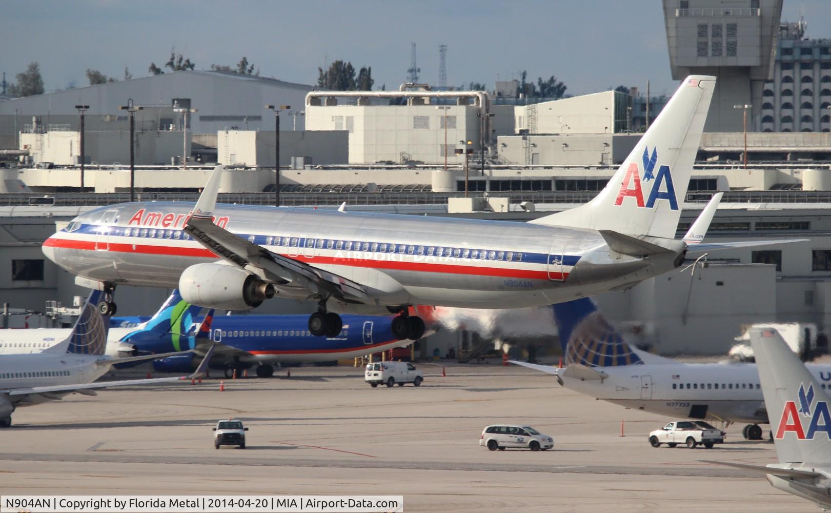 N904AN, 1999 Boeing 737-823 C/N 29506, American