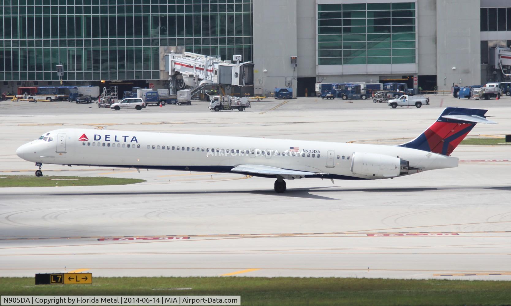 N905DA, 1995 McDonnell Douglas MD-90-30 C/N 53385, Delta