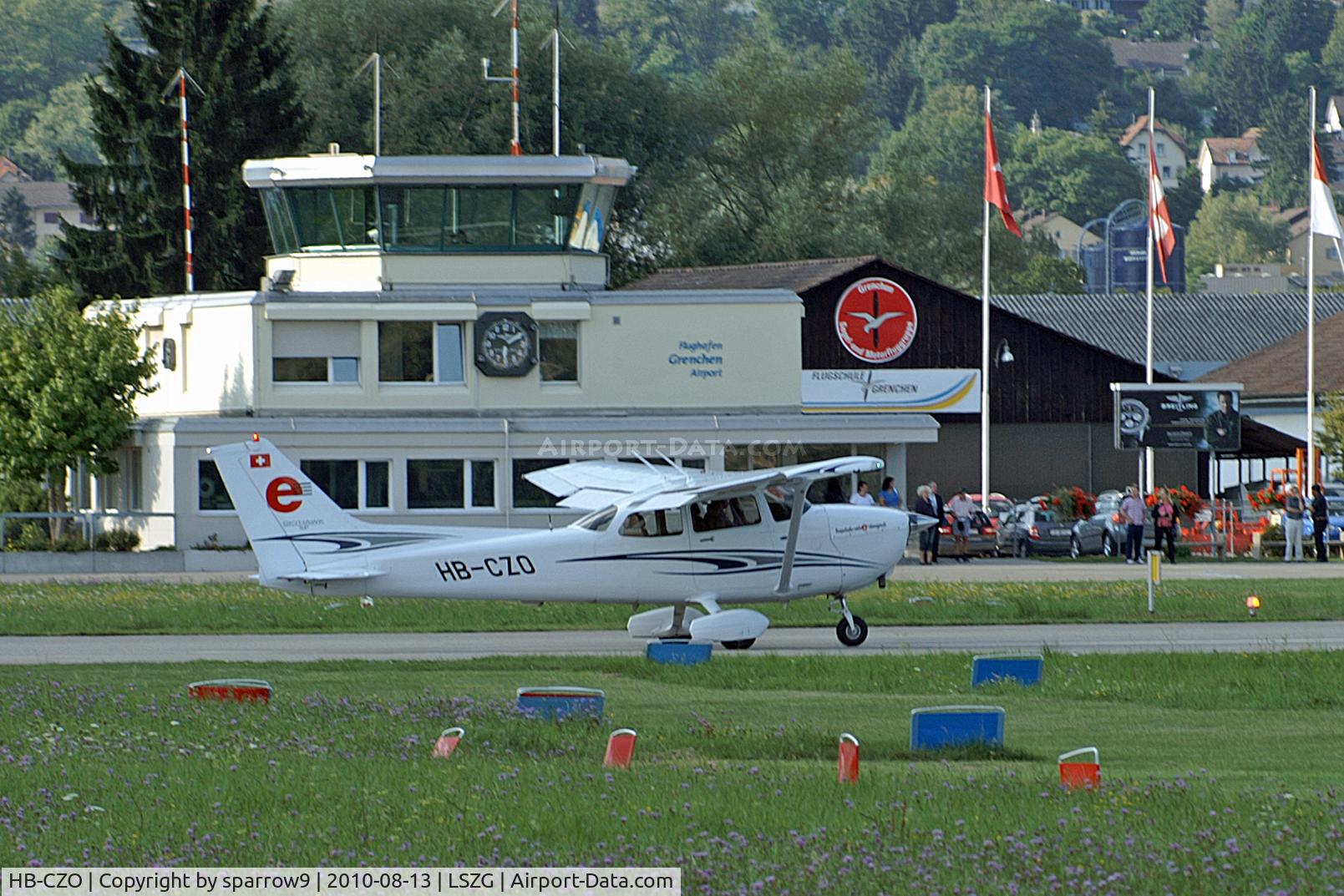 HB-CZO, 2005 Cessna 172S Skyhawk SP C/N 172S10067, Taking-off rwy 07. HB-registered from 2009-07-22 until 2019-12-02