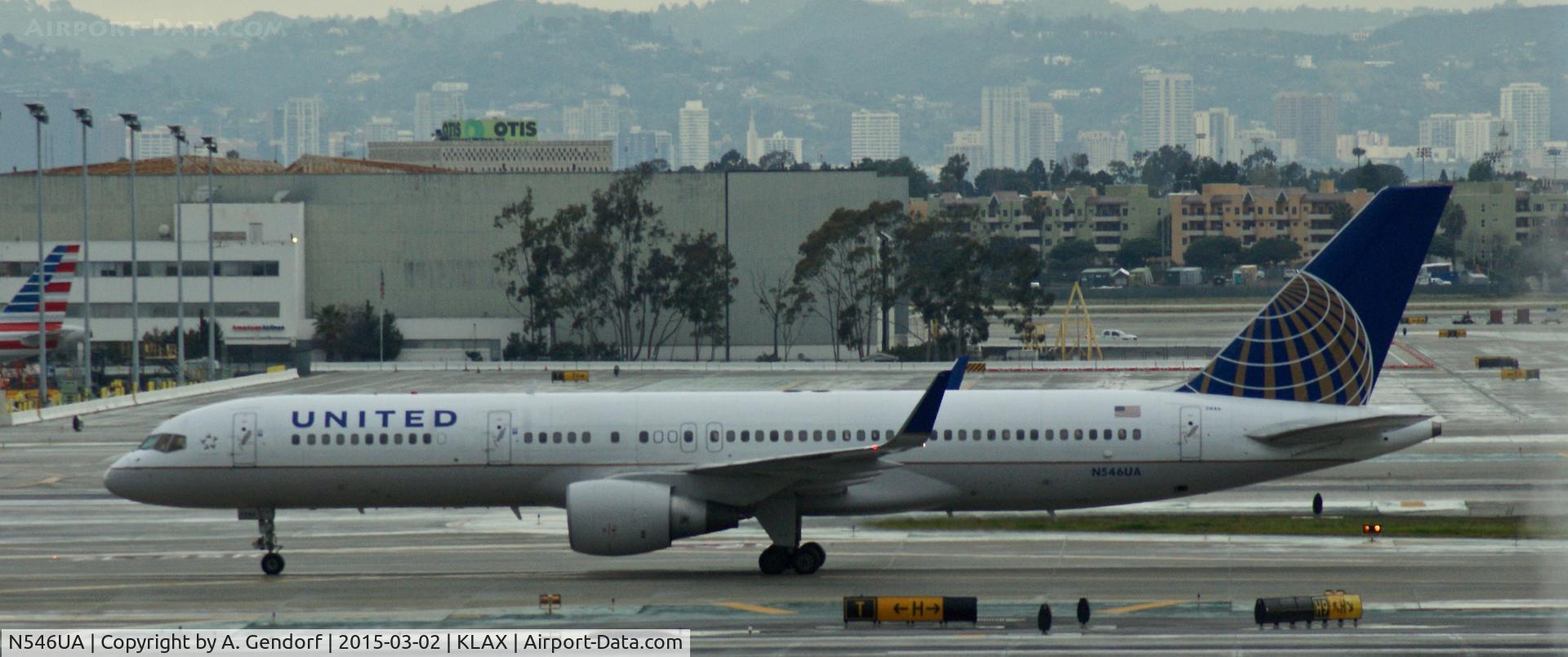 N546UA, 1991 Boeing 757-222 C/N 25367, United, is here taxiing to the gate at Los Angeles Int'l(KLAX)