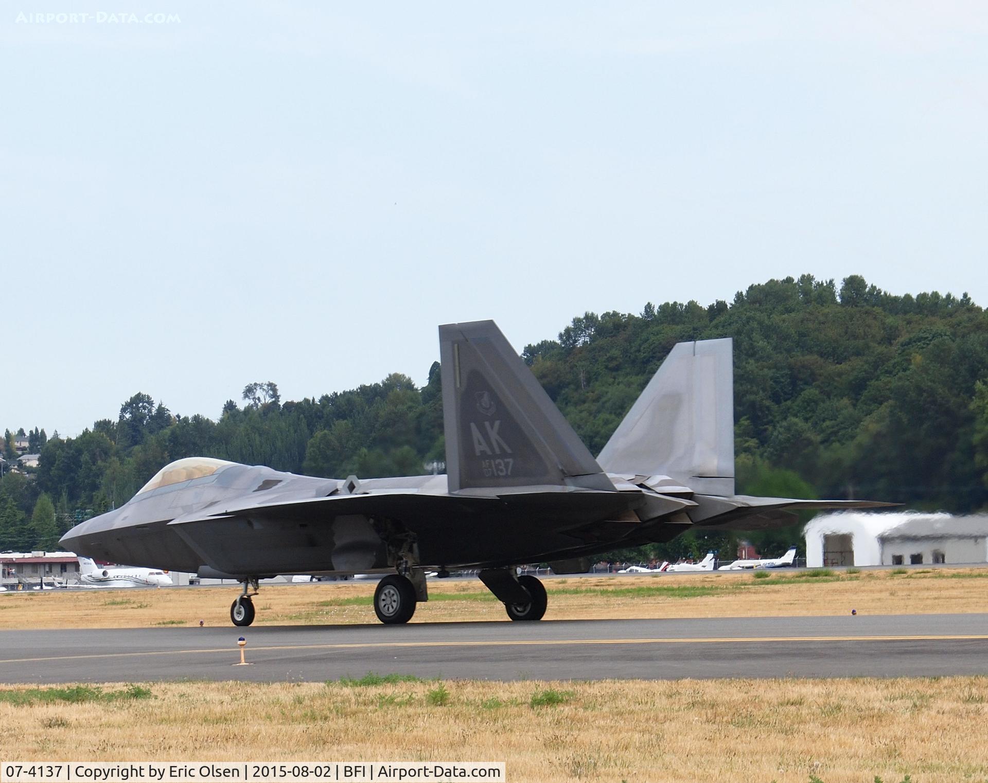 07-4137, 2007 Lockheed Martin F-22A Raptor C/N 645-4137, F-22A taxing during Seafair.