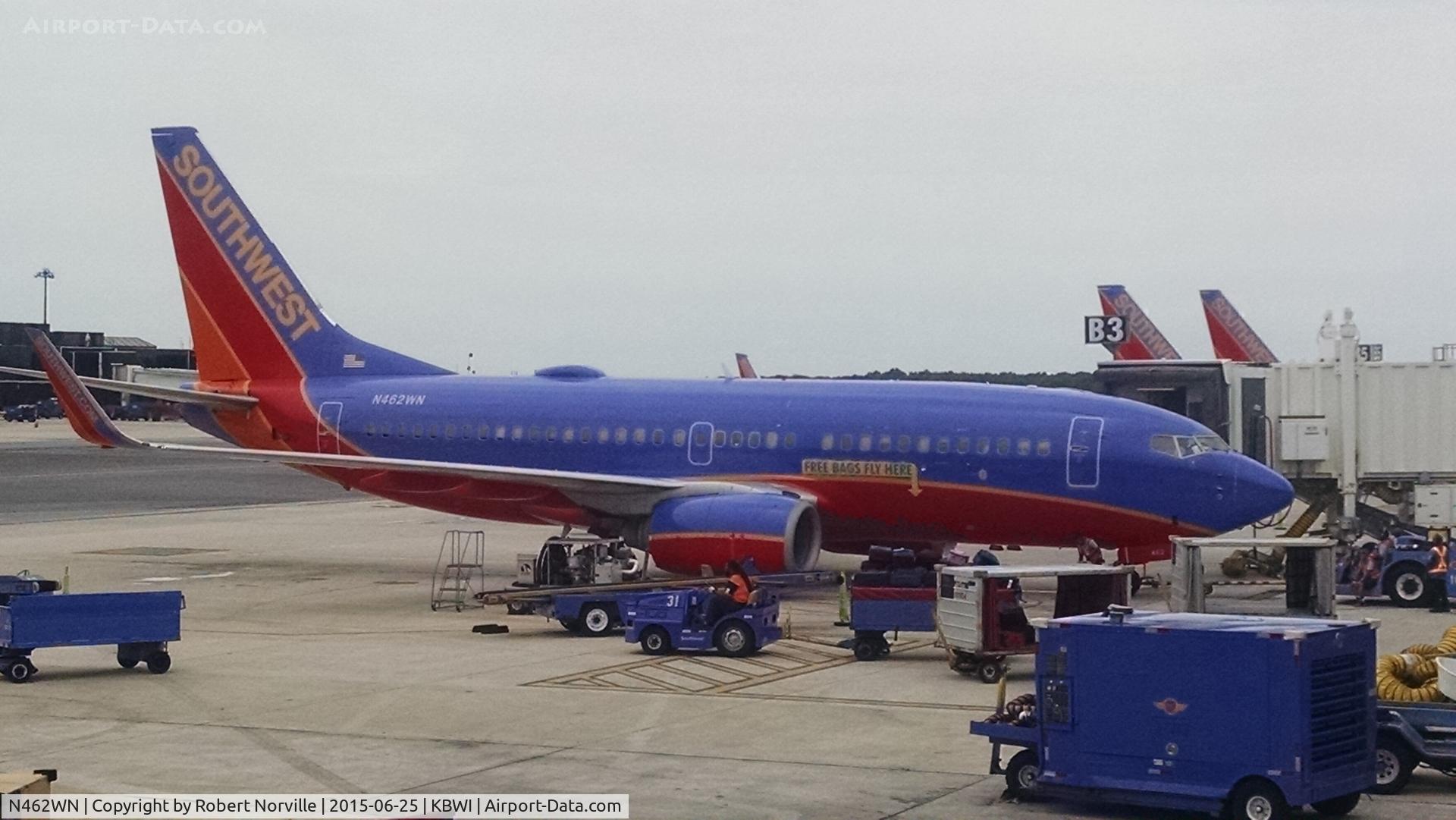 N462WN, 2004 Boeing 737-7H4 C/N 32466, Gate B3 BWI  Used by permission of Robert Norville