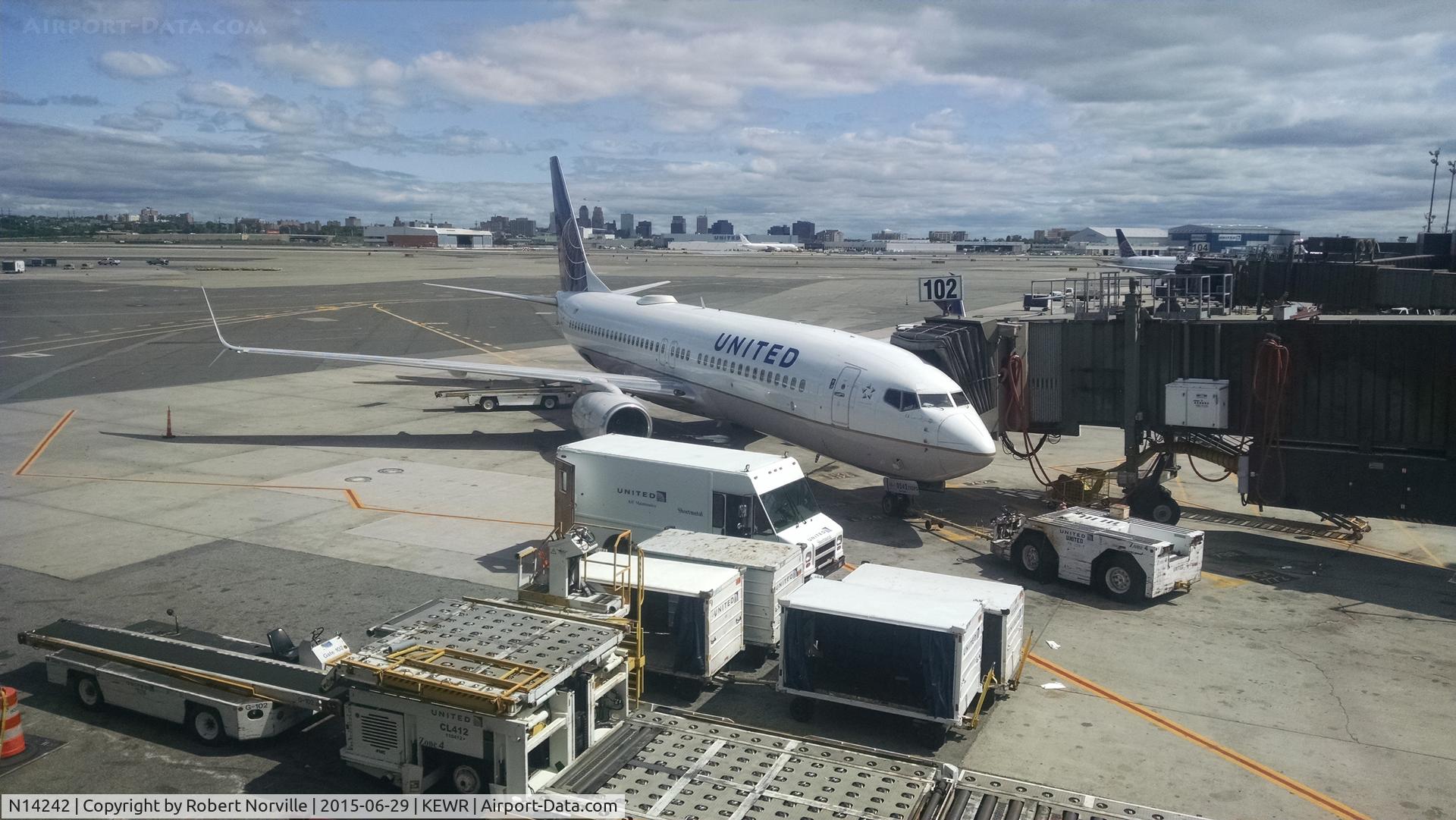 N14242, 1999 Boeing 737-824 C/N 28805, Gate 102 Newark - Used by permission Robert Norville