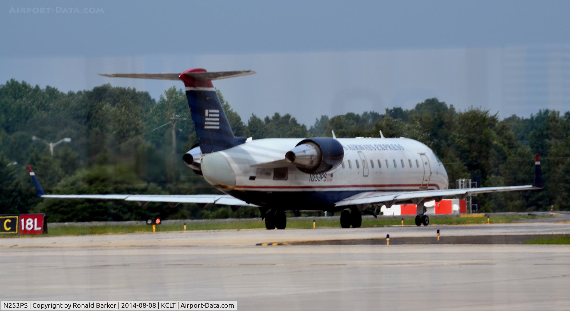 N253PS, 2004 Bombardier CRJ-200ER (CL-600-2B19) C/N 7934, Taxi for takeoff CLT