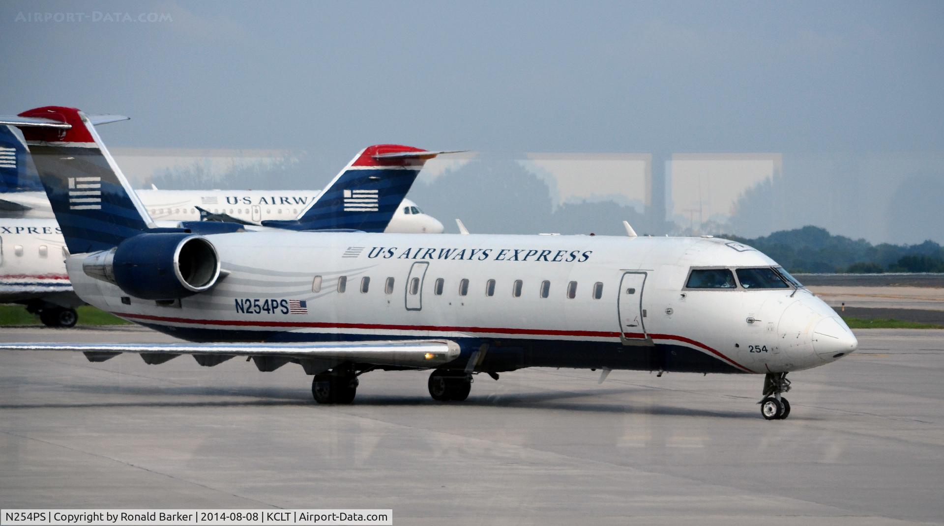N254PS, 2004 Bombardier CRJ-200ER (CL-600-2B19) C/N 7935, Taxi CLT