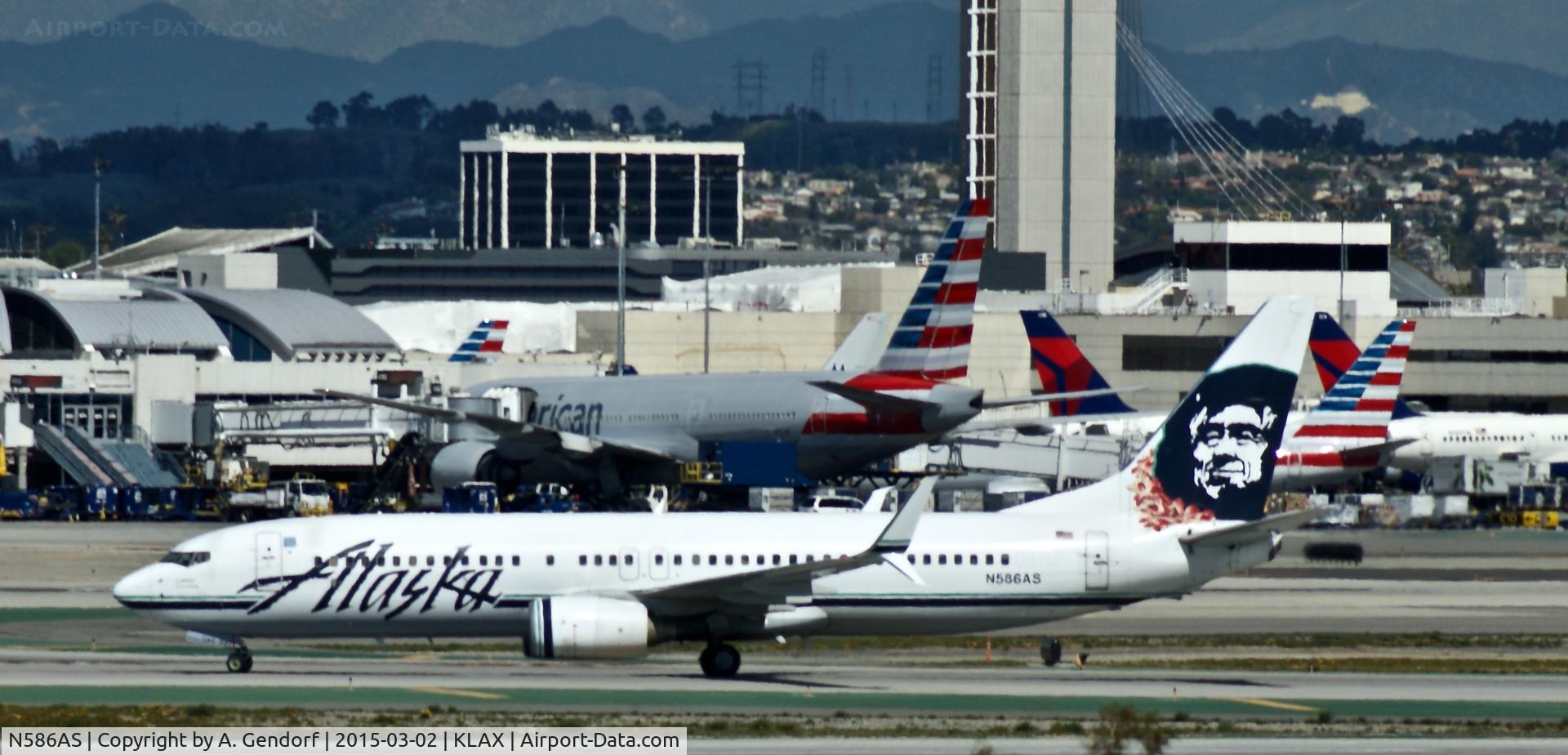 N586AS, 2007 Boeing 737-890 C/N 35189, Alaska Airlines, is rolling to the gate, shortly after landing at Los Angeles Int'l(KLAX)