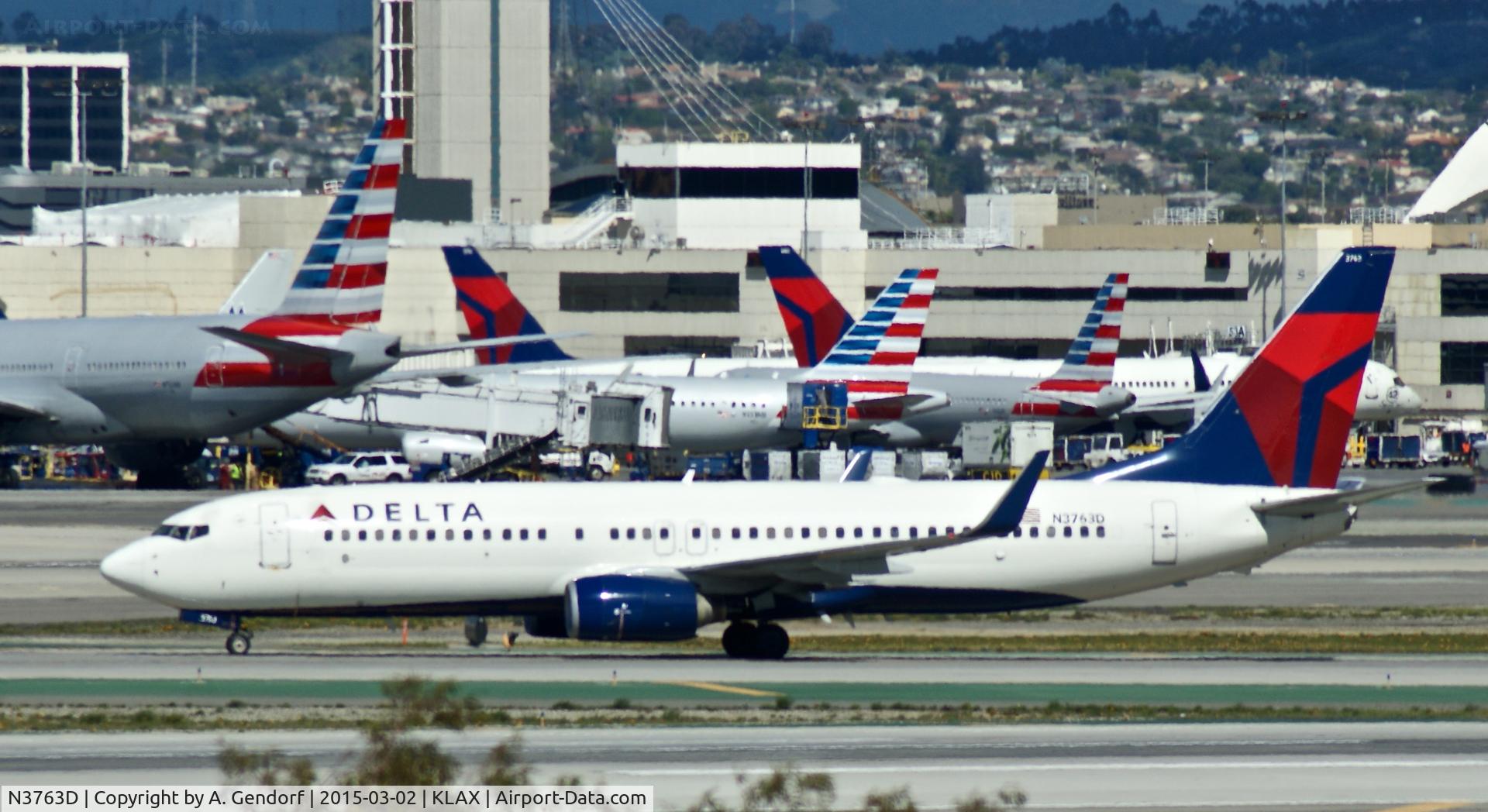N3763D, 2001 Boeing 737-832 C/N 29629, Delta, is here at Los Angeles Int'l(KLAX), shortly after landing