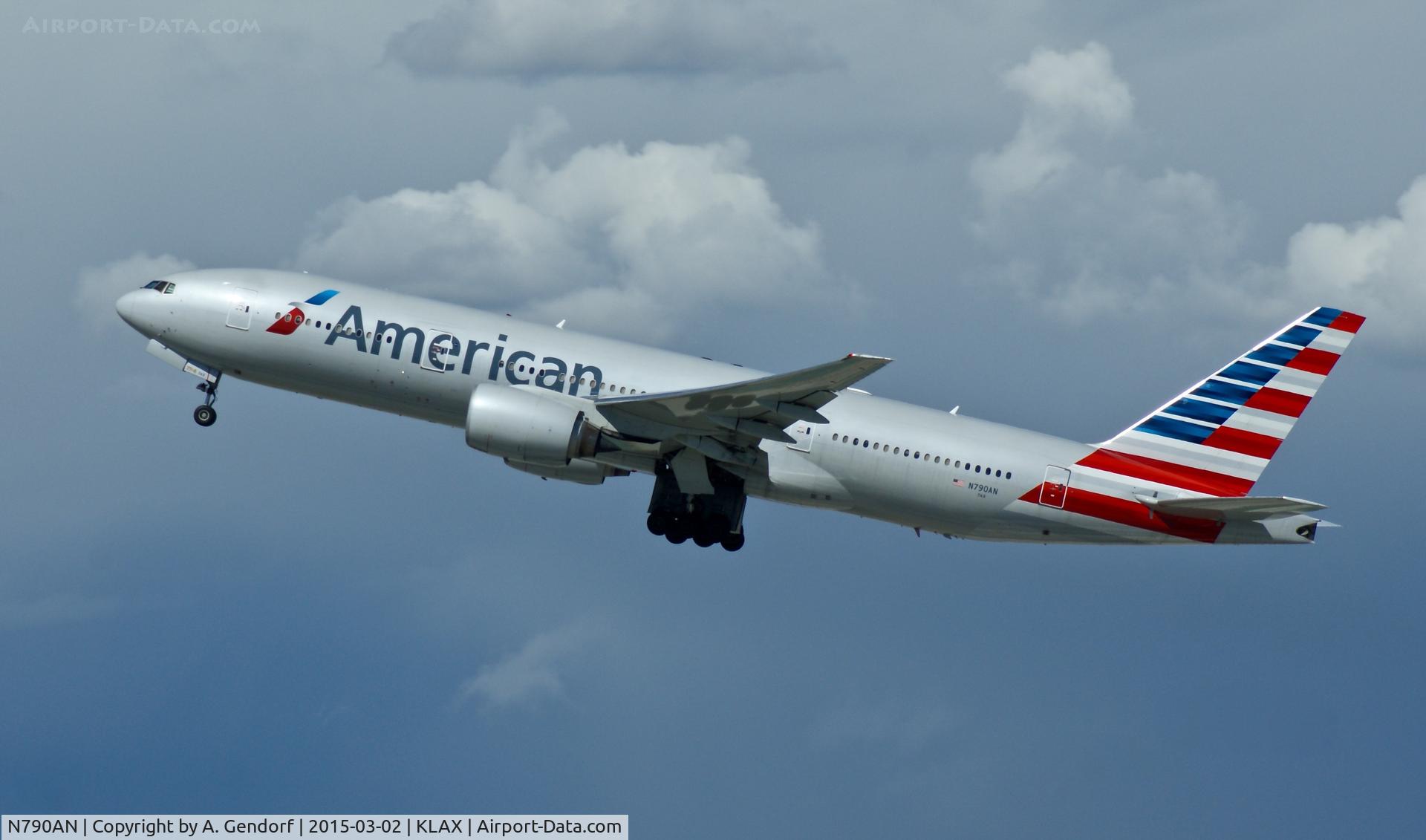 N790AN, 2000 Boeing 777-223 C/N 30251, American Airlines, is taking off at Los Angeles Int'l(KLAX)