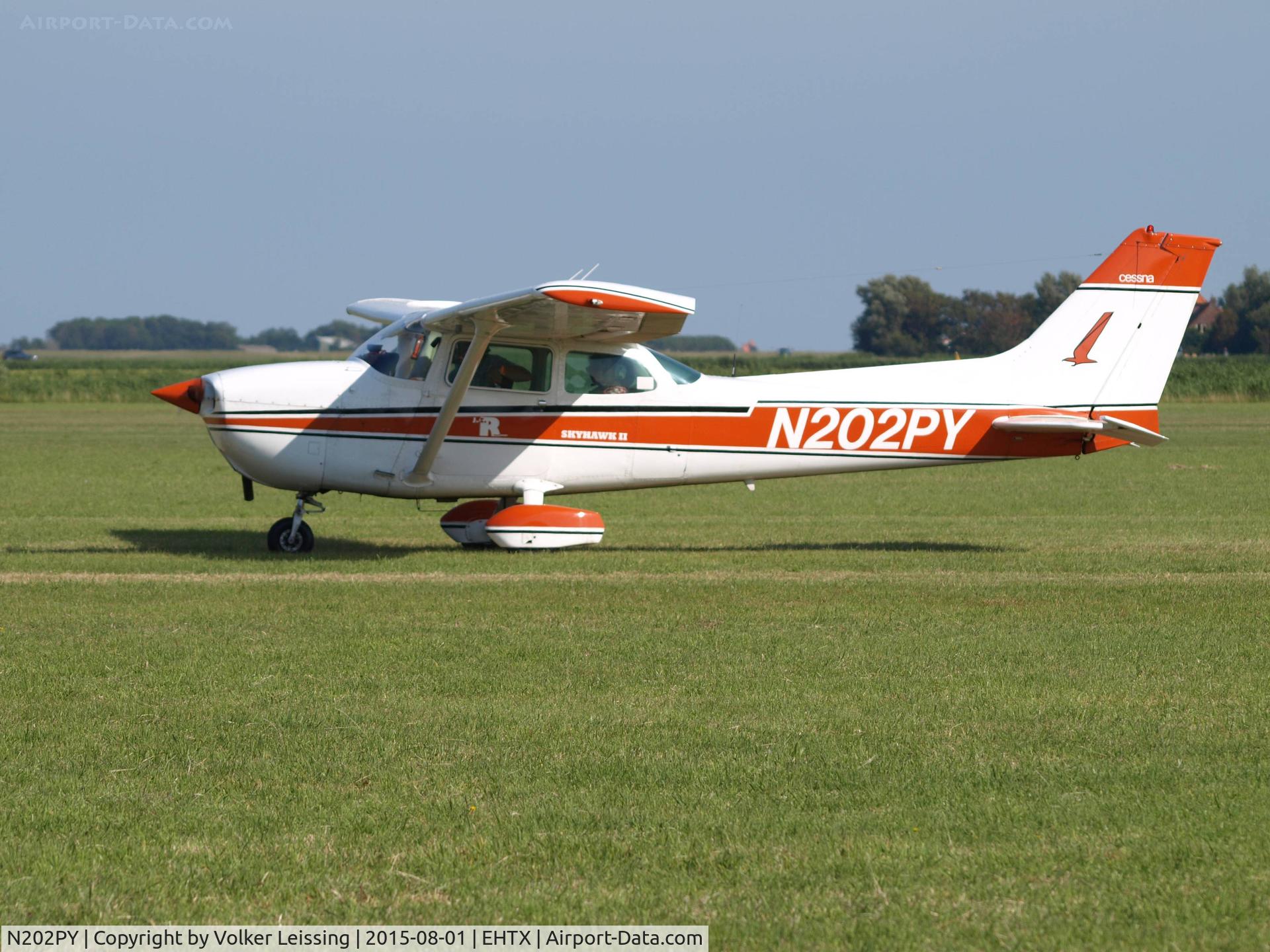 N202PY, 1978 Cessna 172N C/N 17271126, taxi to rwy after airshow