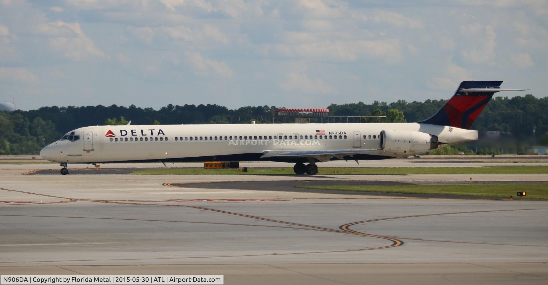 N906DA, 1995 McDonnell Douglas MD-90-30 C/N 53386, Delta