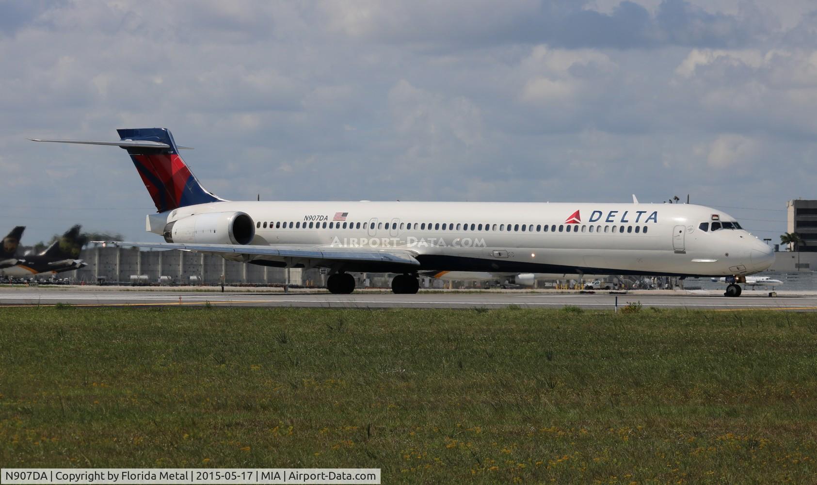 N907DA, 1995 McDonnell Douglas MD-90-30 C/N 53387, Delta