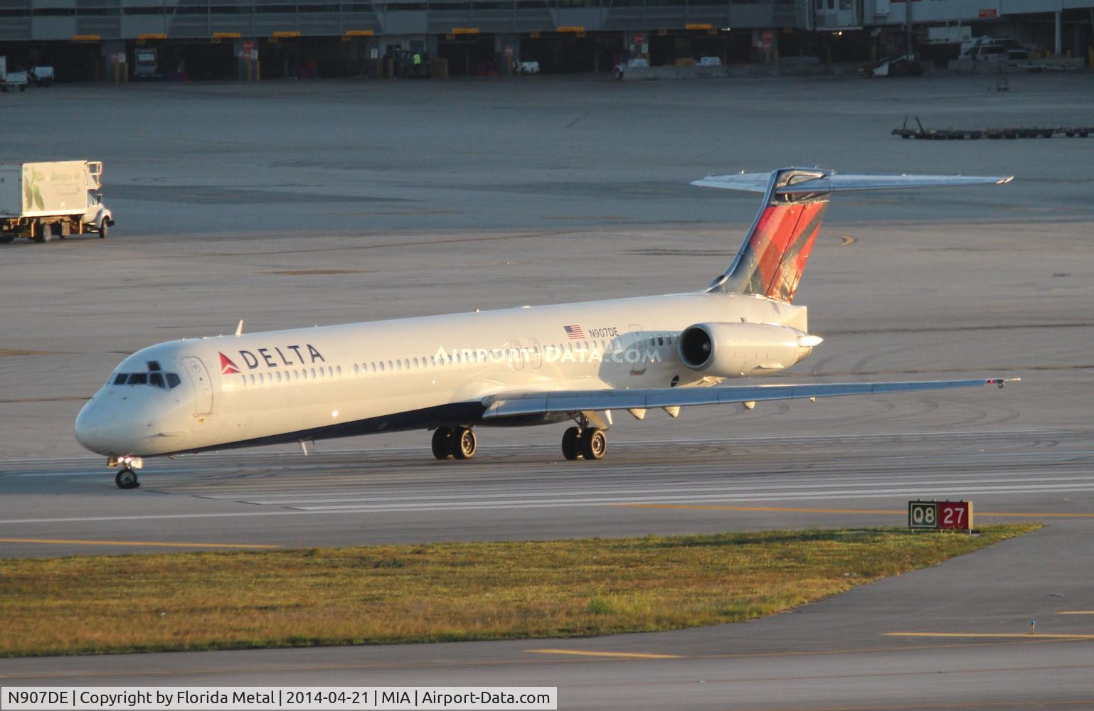 N907DE, 1992 McDonnell Douglas MD-88 C/N 53416, Delta