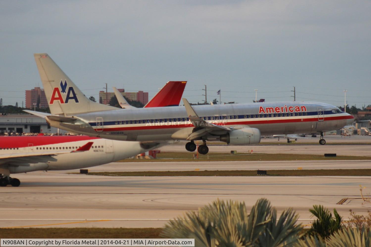 N908AN, 1999 Boeing 737-823 C/N 29510, American