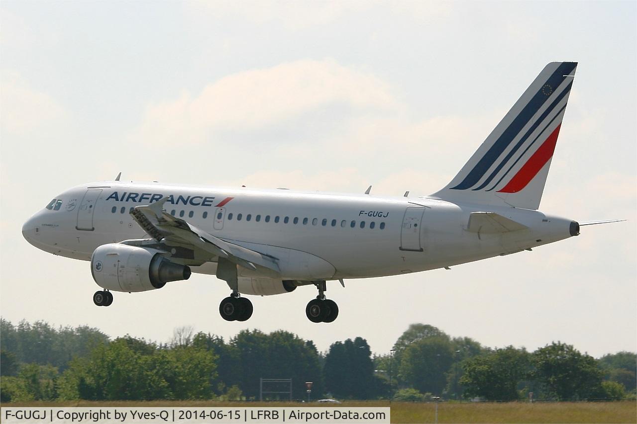 F-GUGJ, 2005 Airbus A318-111 C/N 2582, Airbus A318-111, On final rwy 07R, Brest-Bretagne Airport (LFRB-BES)