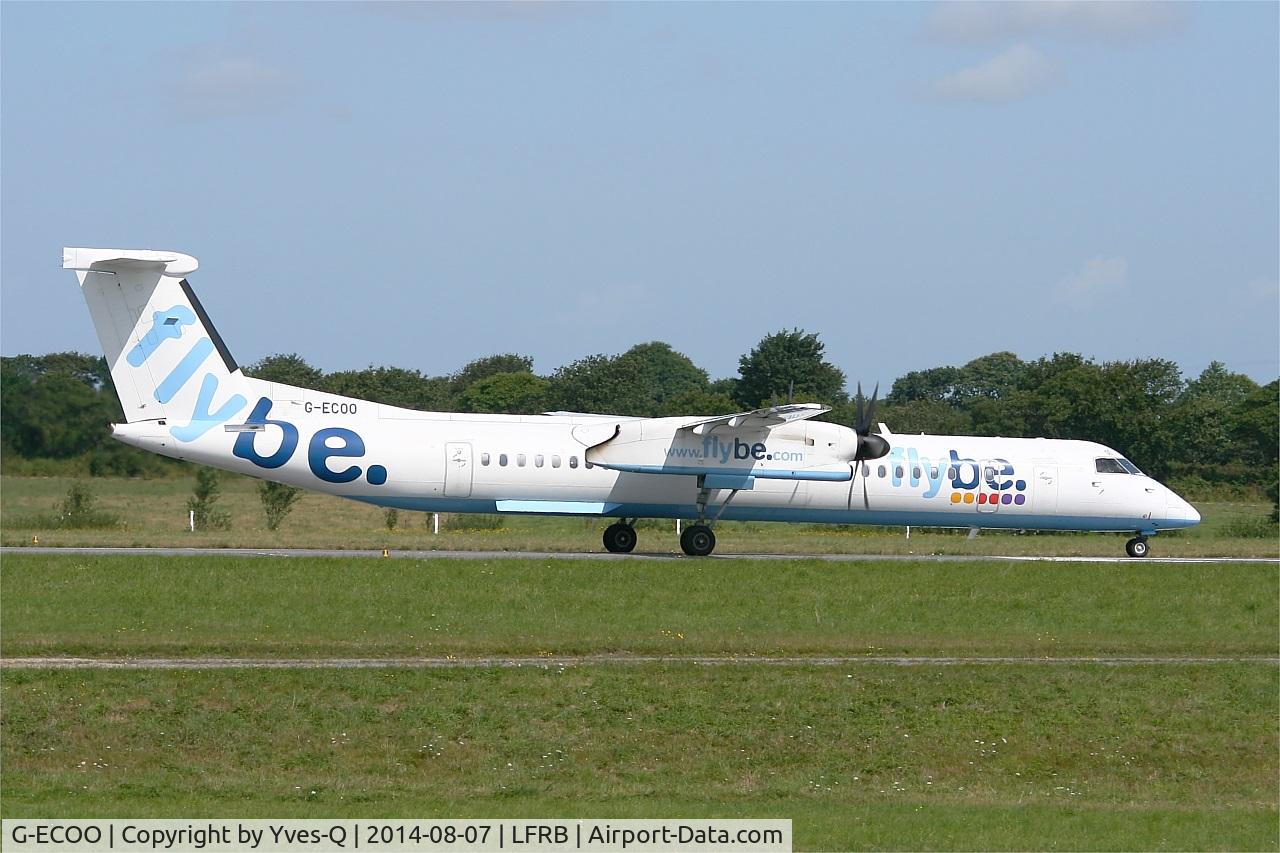 G-ECOO, 2009 De Havilland Canada DHC-8-402Q Dash 8 C/N 4237, De Havilland Canada DHC-8-402Q Dash 8, Taxiing to holding point rwy 25L, Brest-Bretagne Airport (LFRB-BES)