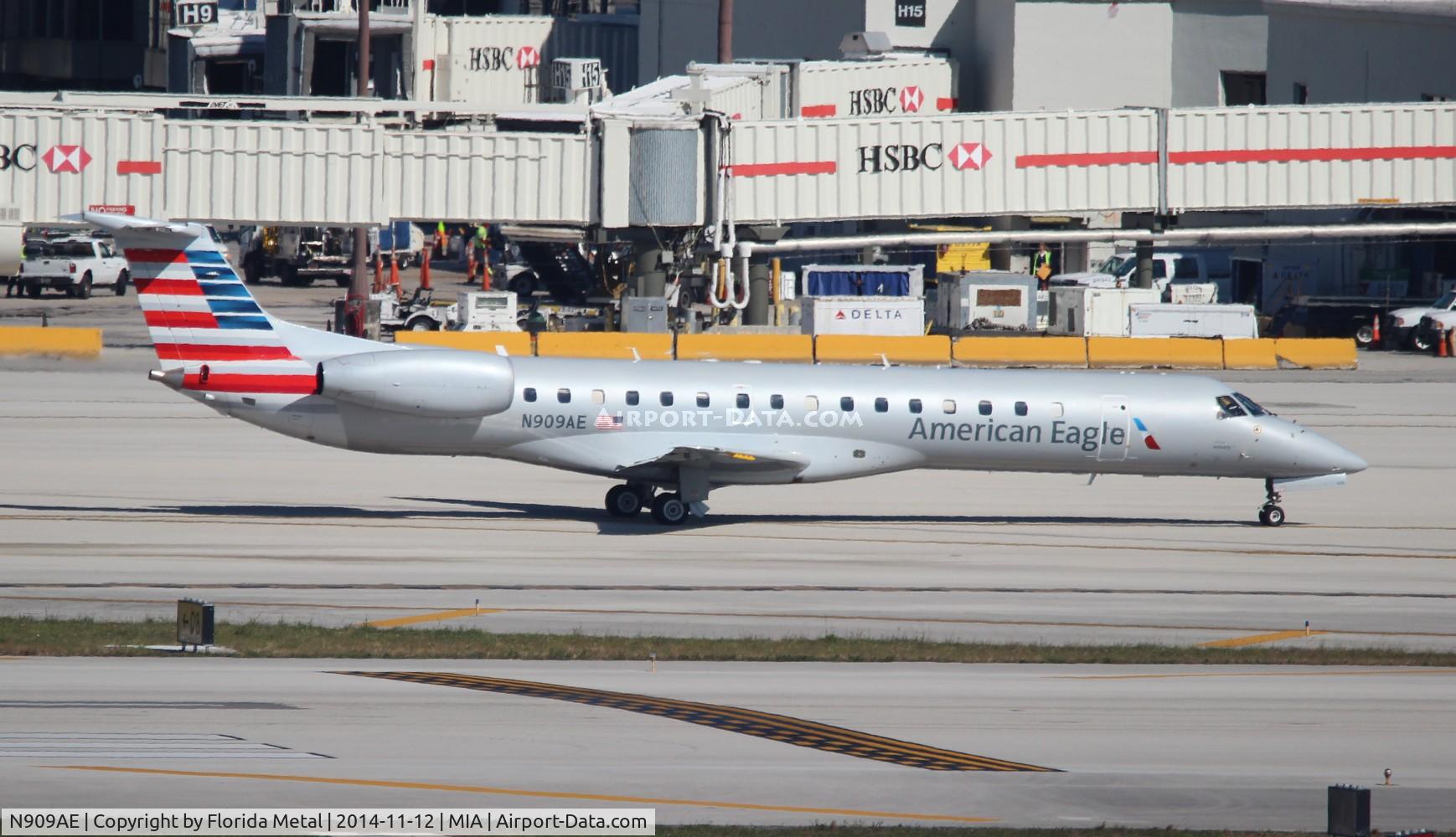 N909AE, 2005 Embraer ERJ-145LR (EMB-145LR) C/N 14500899, American Eagle