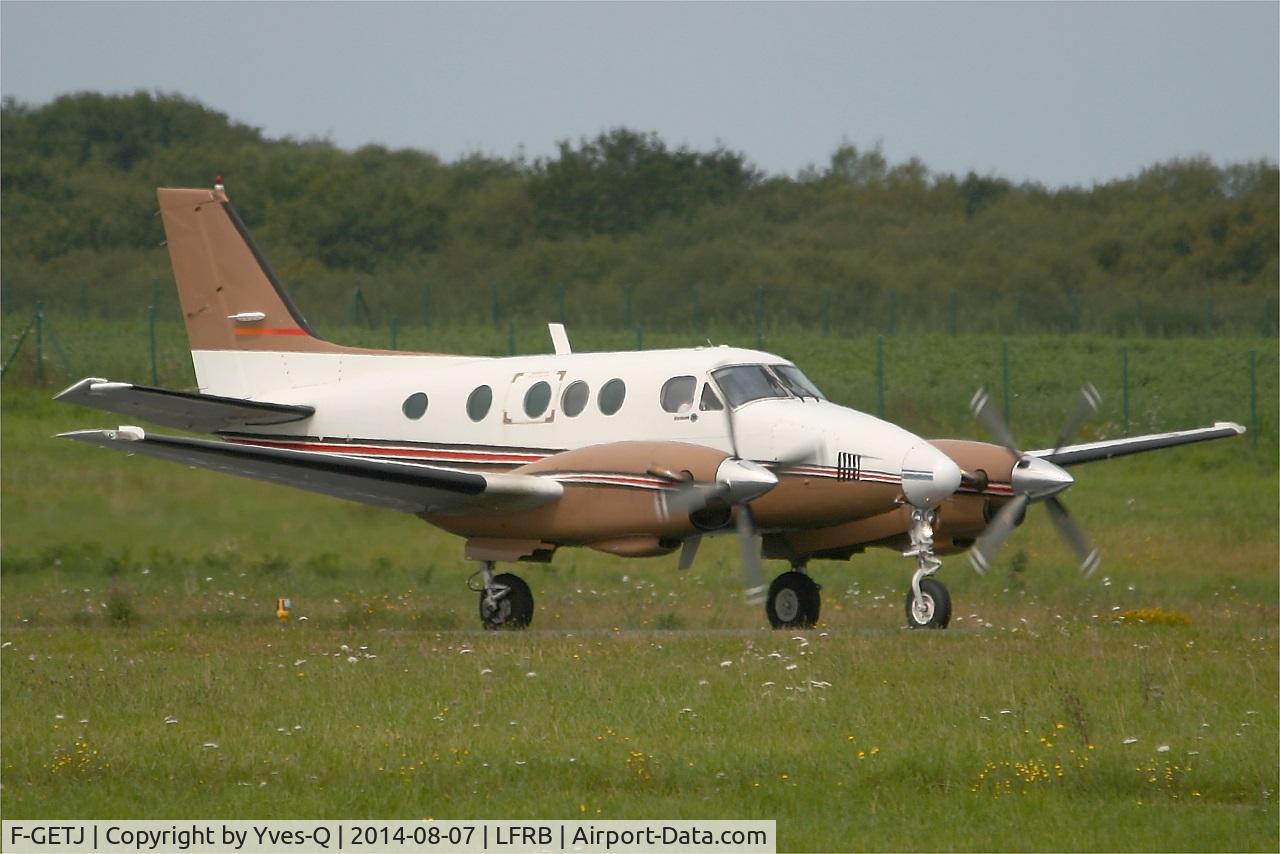 F-GETJ, 1978 Beech E90 King Air C/N LW-296, Beech E90 King Air, Taxiing to holding point rwy 25L, Brest-Bretagne Airport (LFRB-BES)