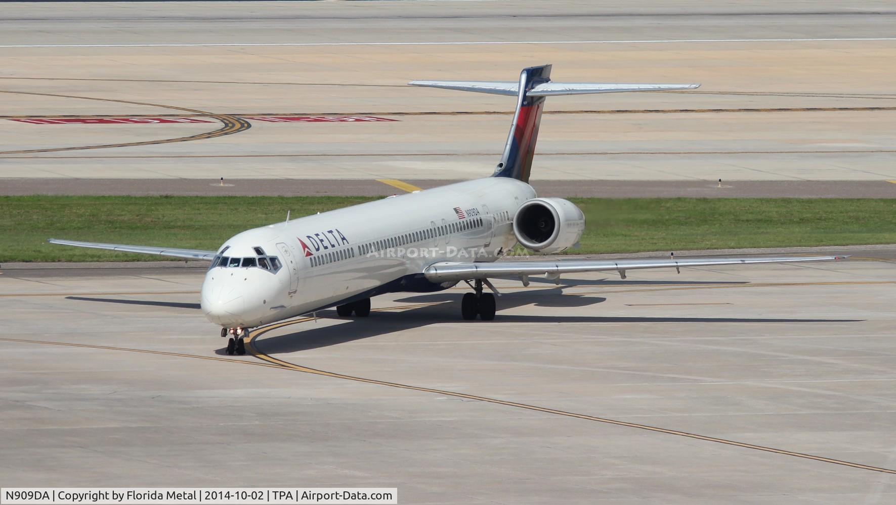 N909DA, 1995 McDonnell Douglas MD-90-30 C/N 53389, Delta