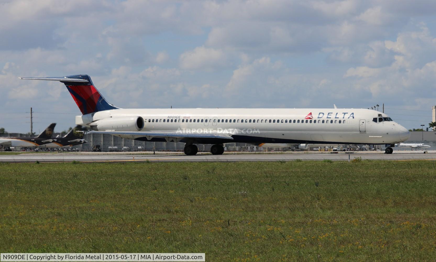 N909DE, 1992 McDonnell Douglas MD-88 C/N 53418, Delta