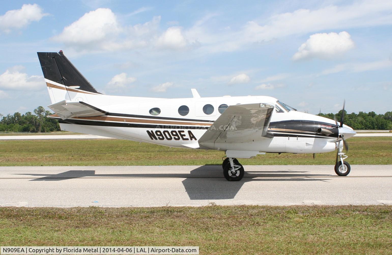 N909EA, 2008 Hawker Beechcraft Corp C90GTI King Air C/N LJ-1909, Beech C90GTI