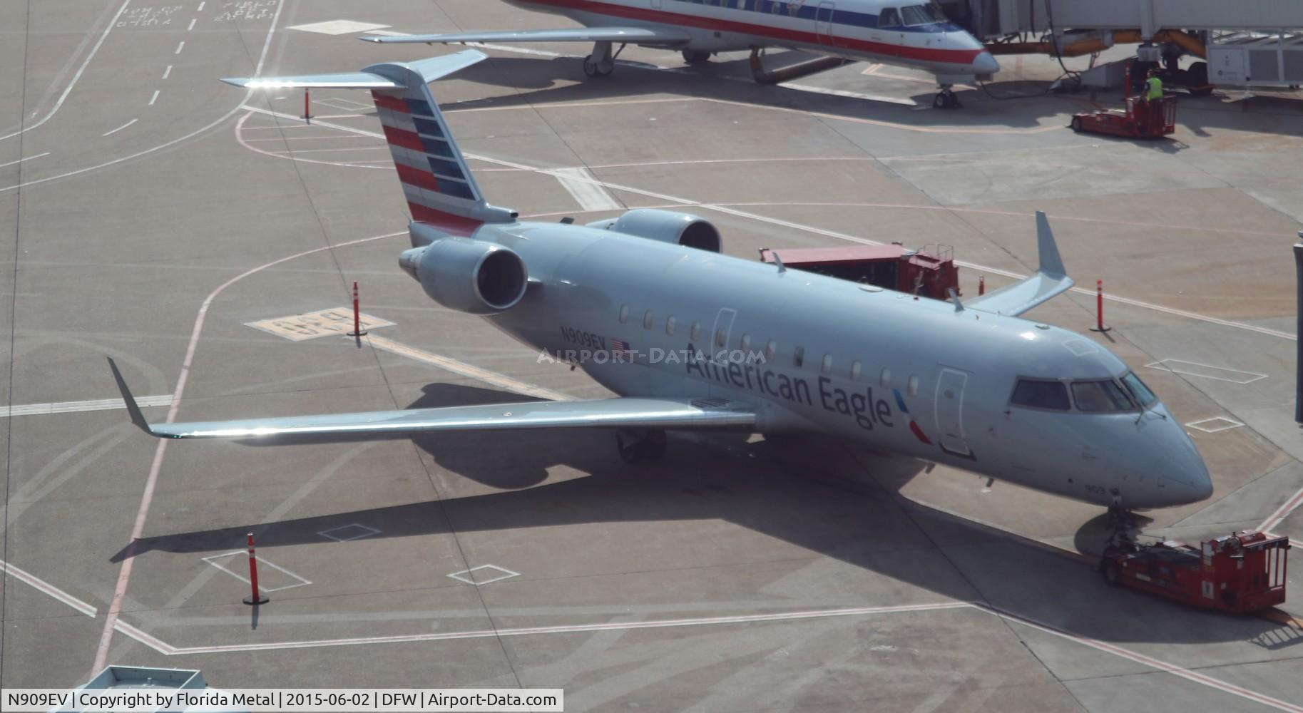 N909EV, 2002 Bombardier CRJ-200ER (CL-600-2B19) C/N 7658, American Eagle