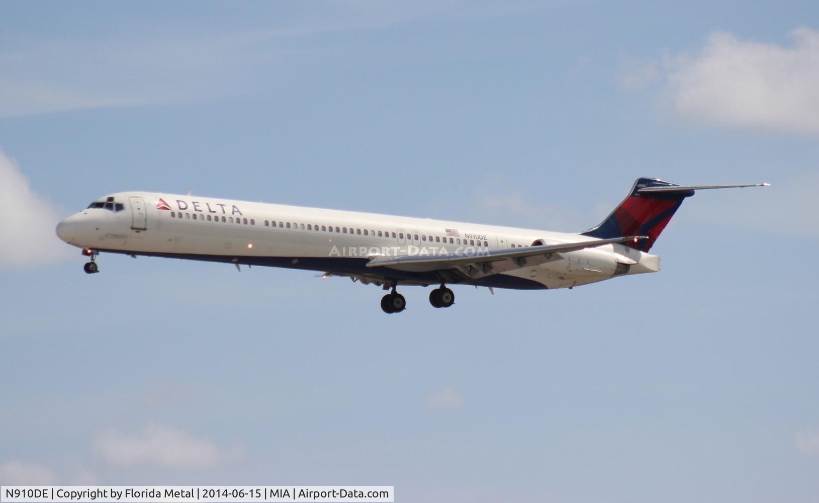 N910DE, 1992 McDonnell Douglas MD-88 C/N 53419, Delta