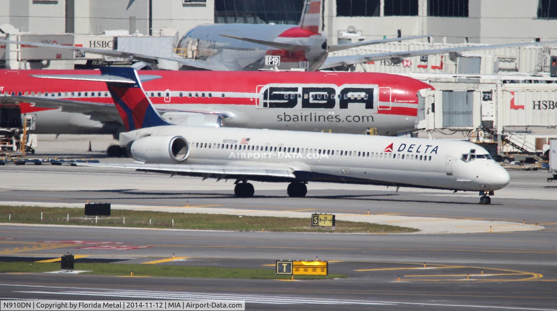 N910DN, 1995 McDonnell Douglas MD-90-30 C/N 53390, Delta