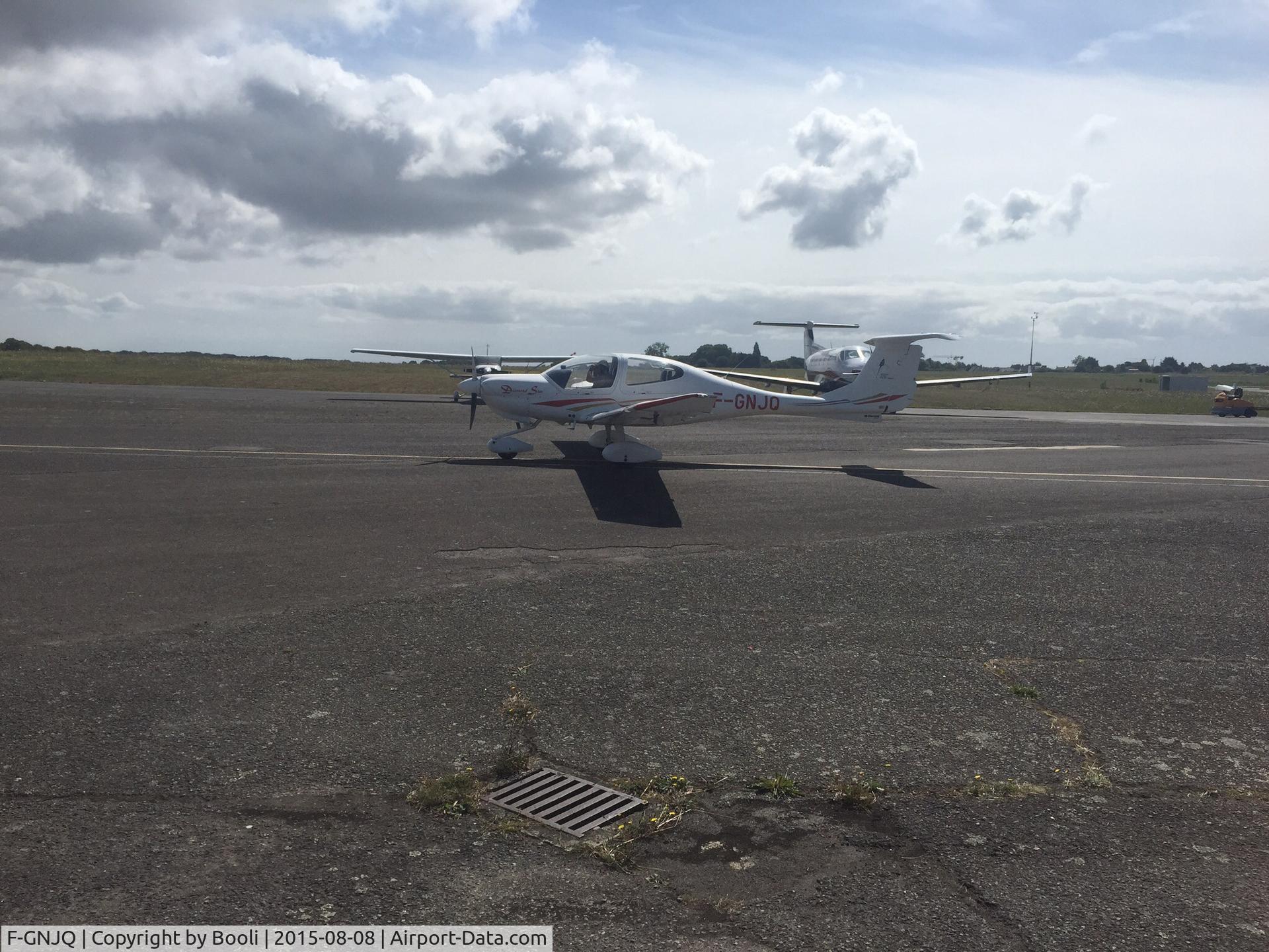 F-GNJQ, Diamond DA-40 Diamond Star C/N 40.040, Photo taken at La Baule airport