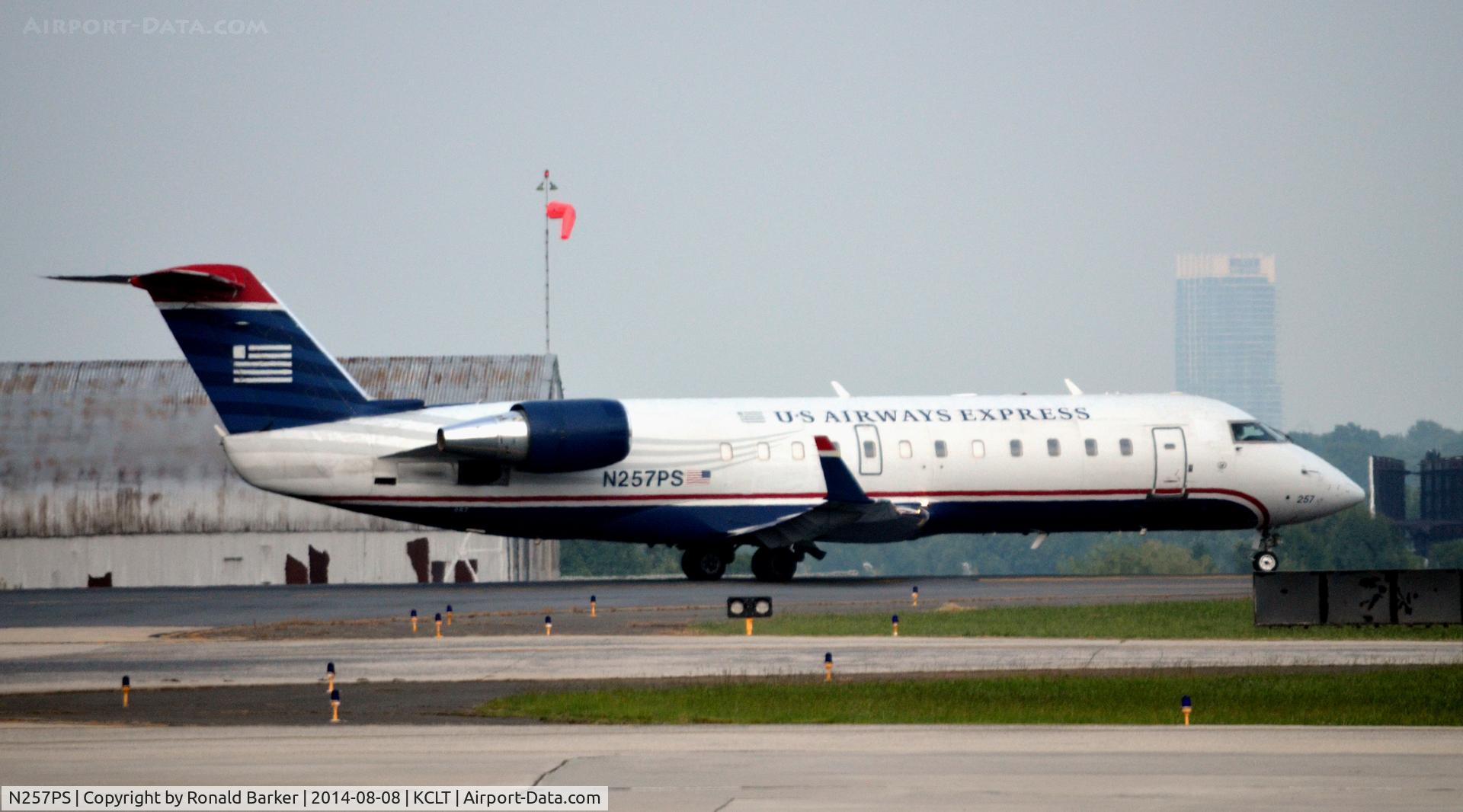 N257PS, 2004 Bombardier CRJ-200ER (CL-600-2B19) C/N 7939, Taxi CLT